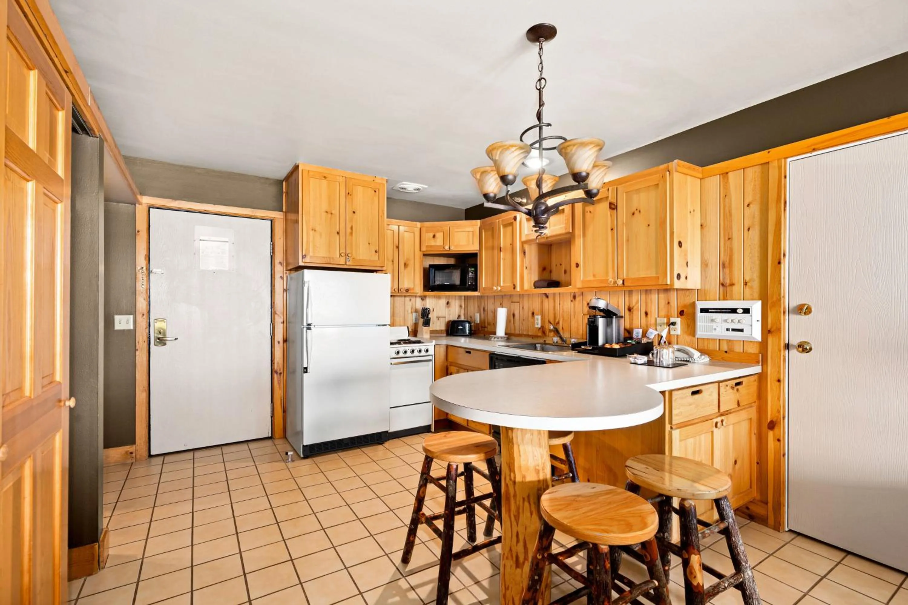 Kitchen or kitchenette in Superior Shores Resort