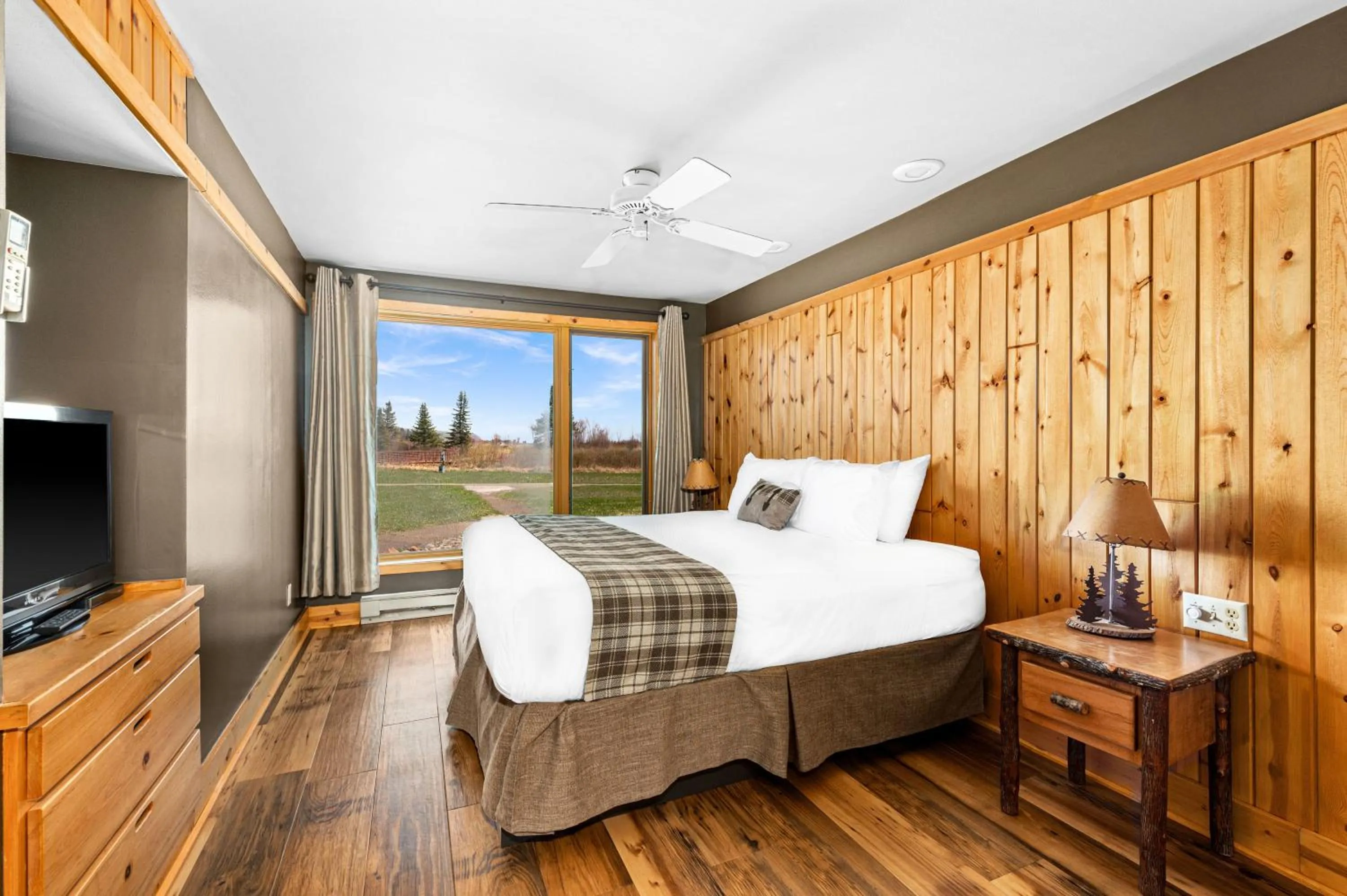 Bed in Superior Shores Resort