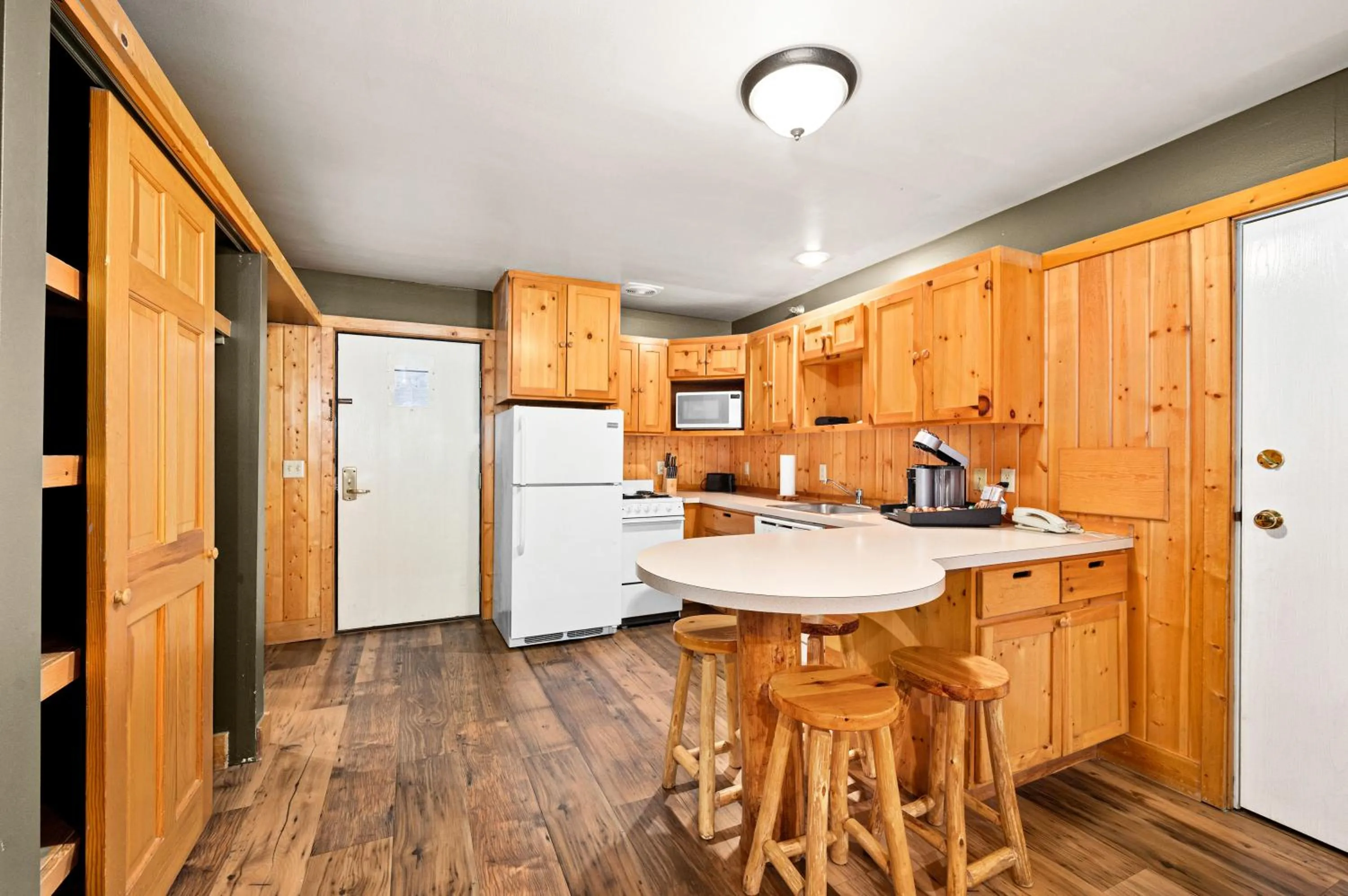 Kitchen or kitchenette in Superior Shores Resort