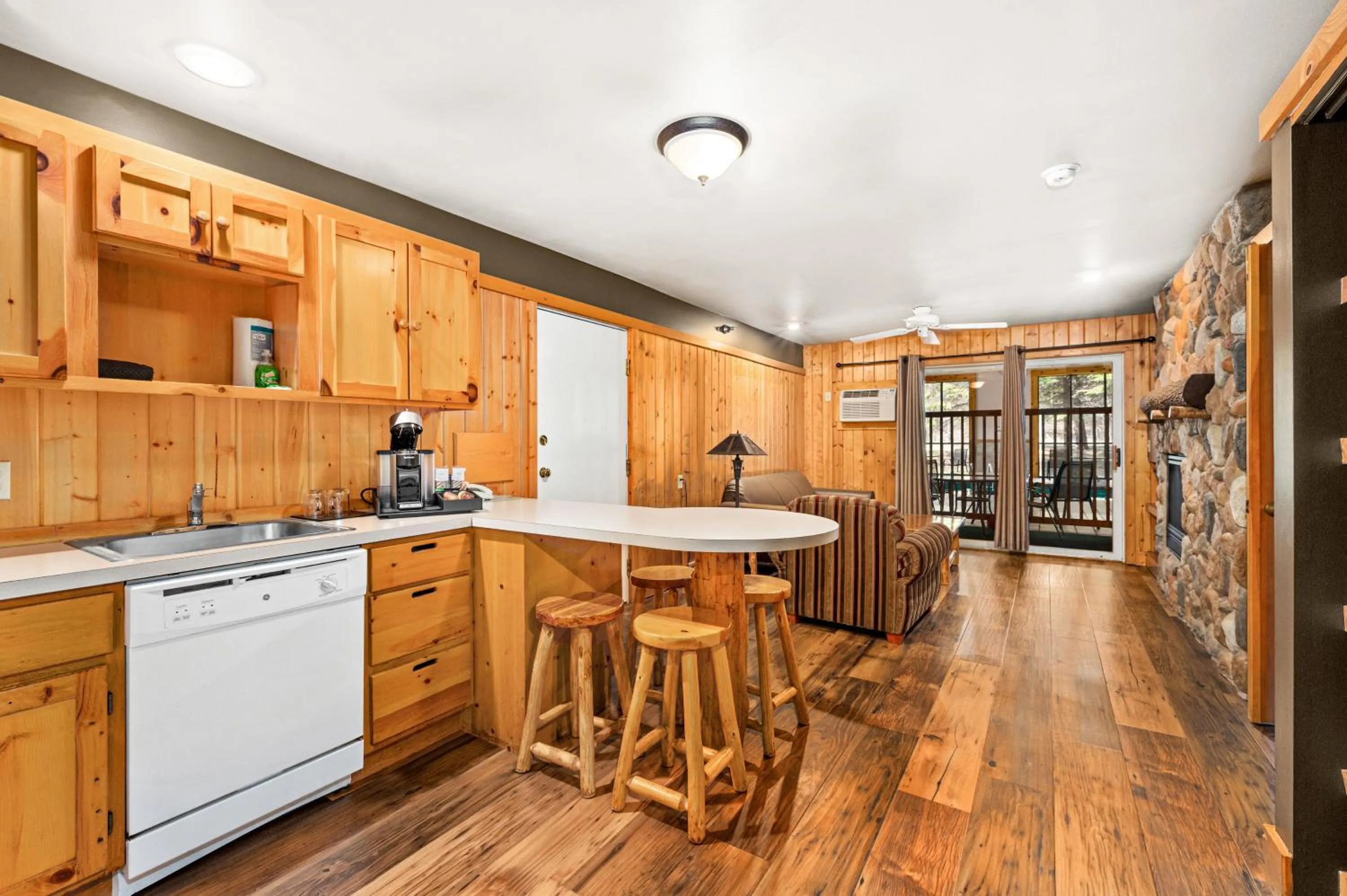 Coffee/tea facilities in Superior Shores Resort