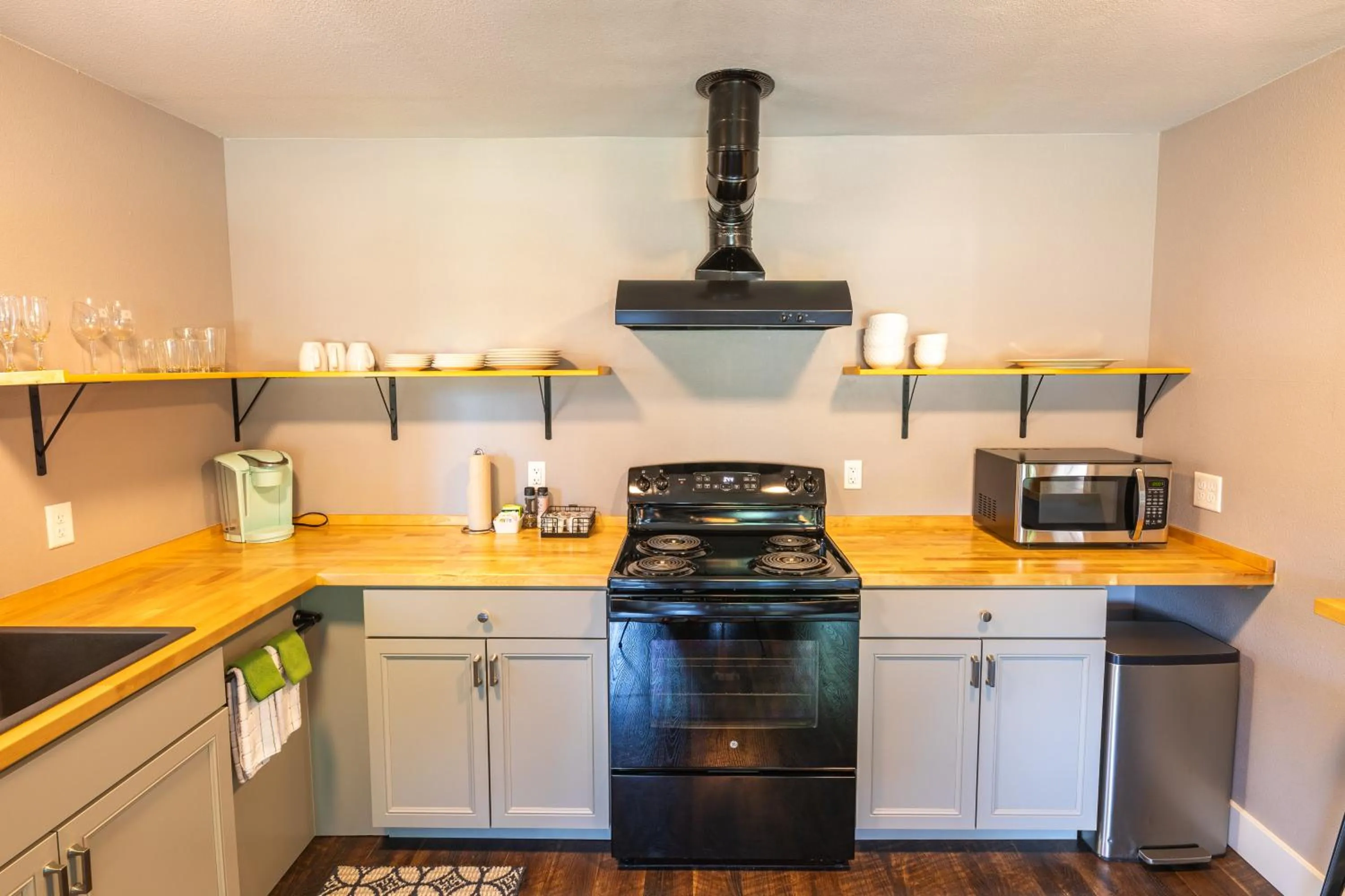 Kitchen or kitchenette in Blue Elk Inn