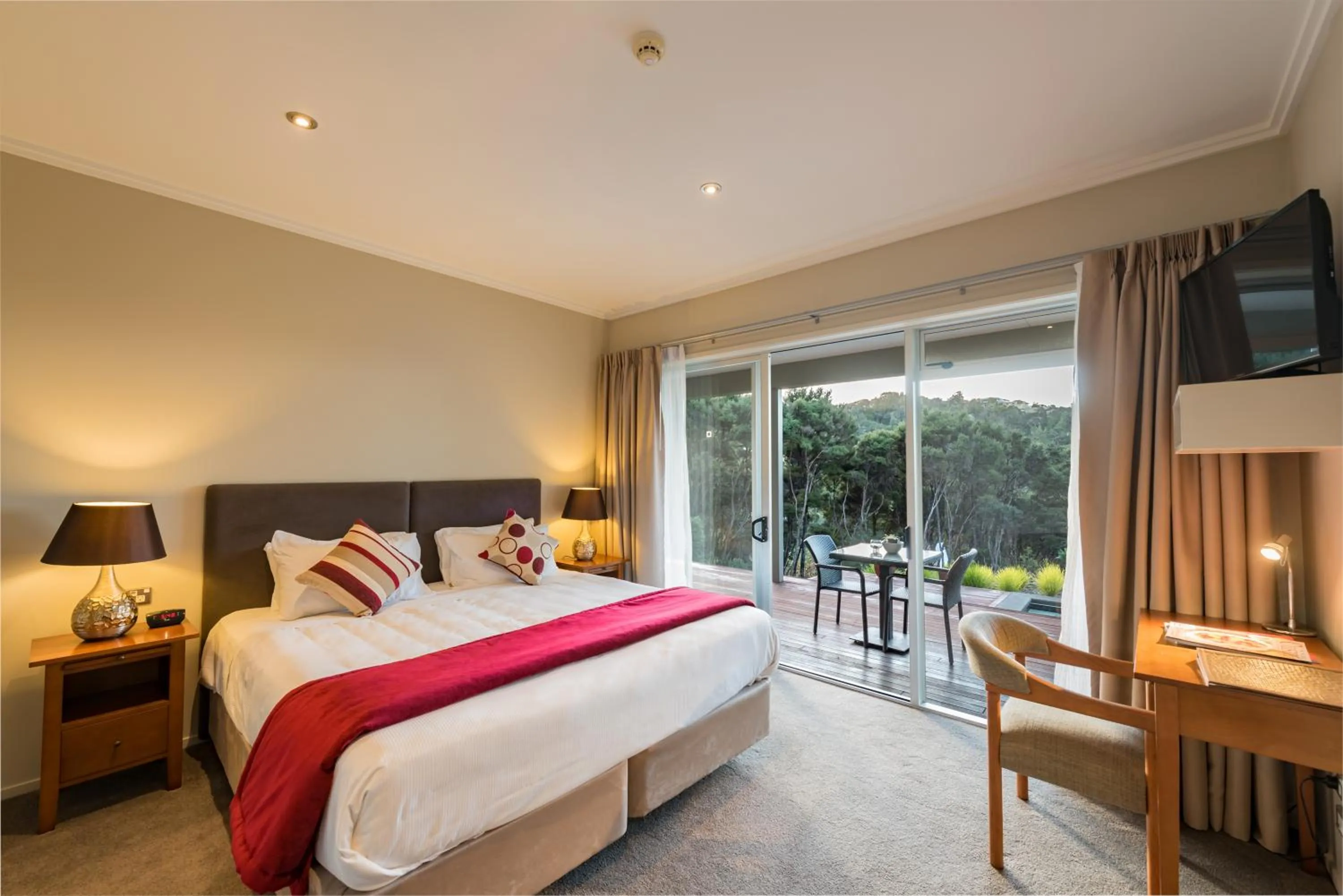 Balcony/Terrace, Bed in Decks of Paihia