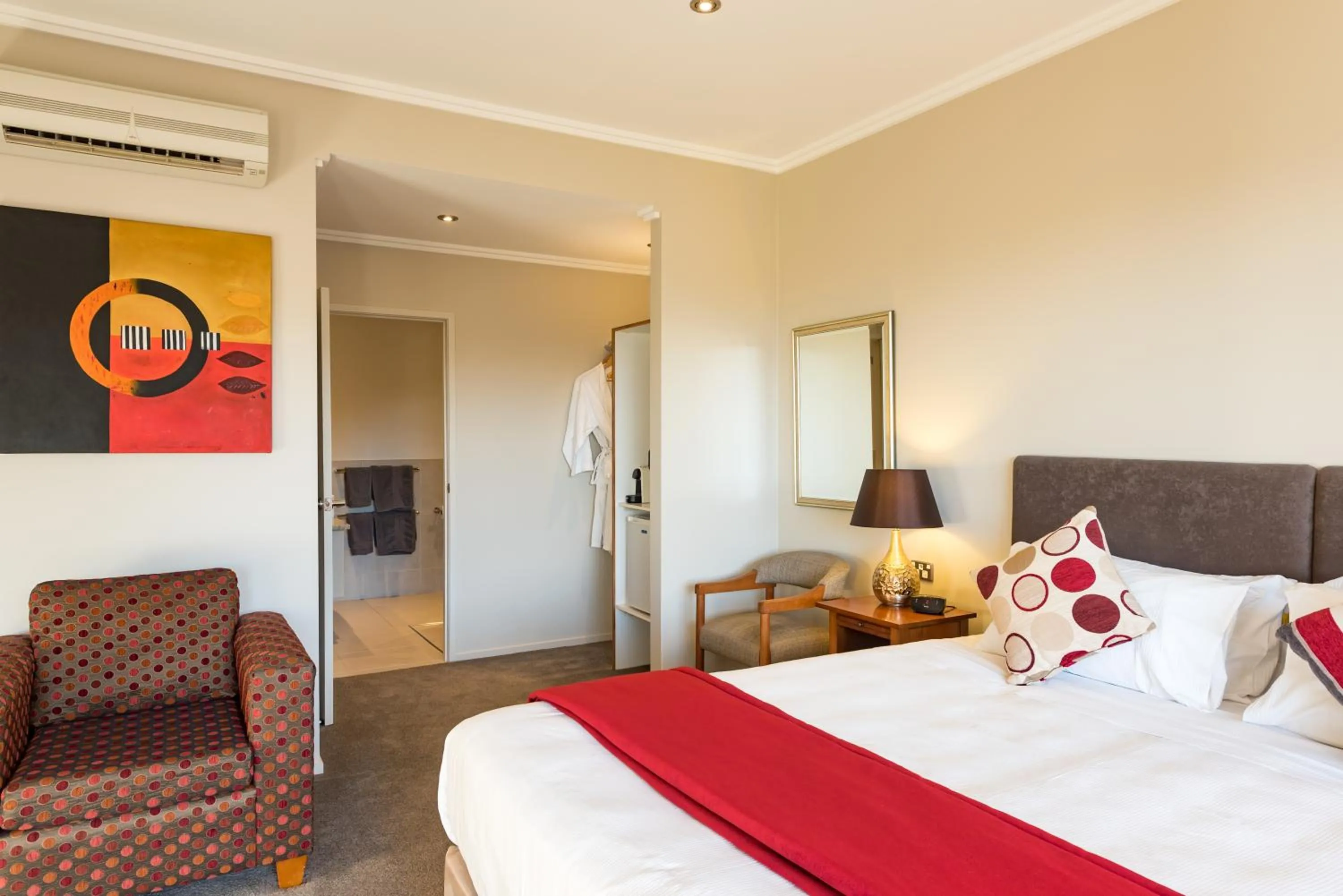 Photo of the whole room, Bed in Decks of Paihia