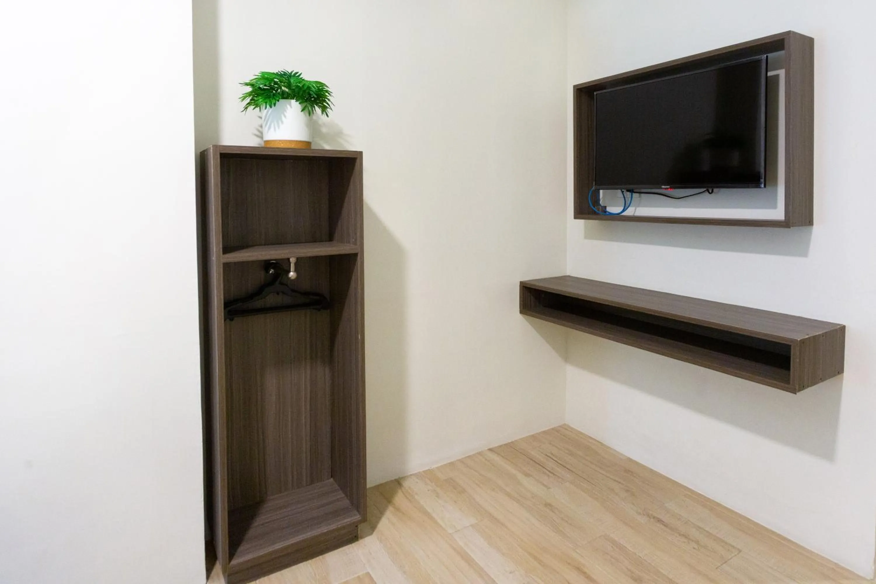 TV and multimedia in The Rooms by Alinace at Mango Hotel