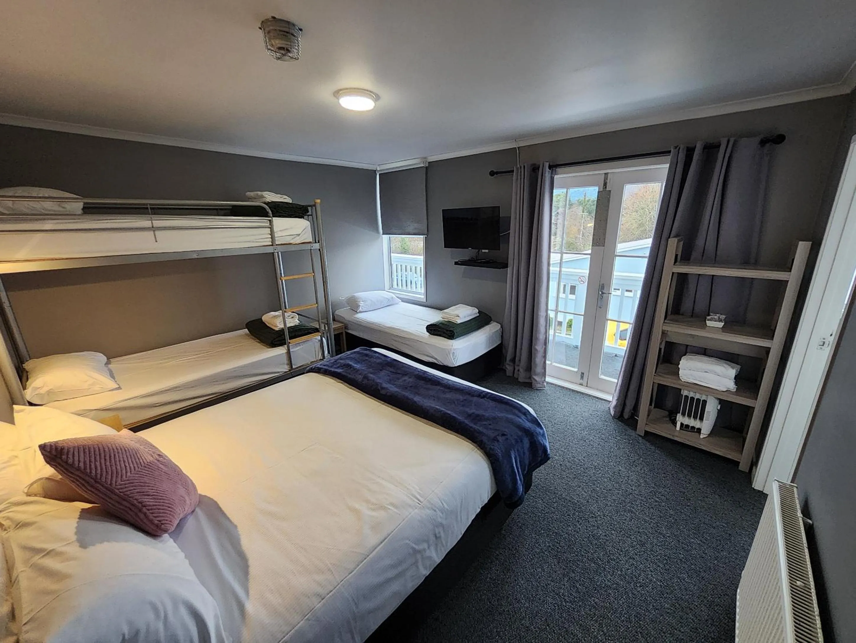 Bed in LKNZ Lodge & Cafe