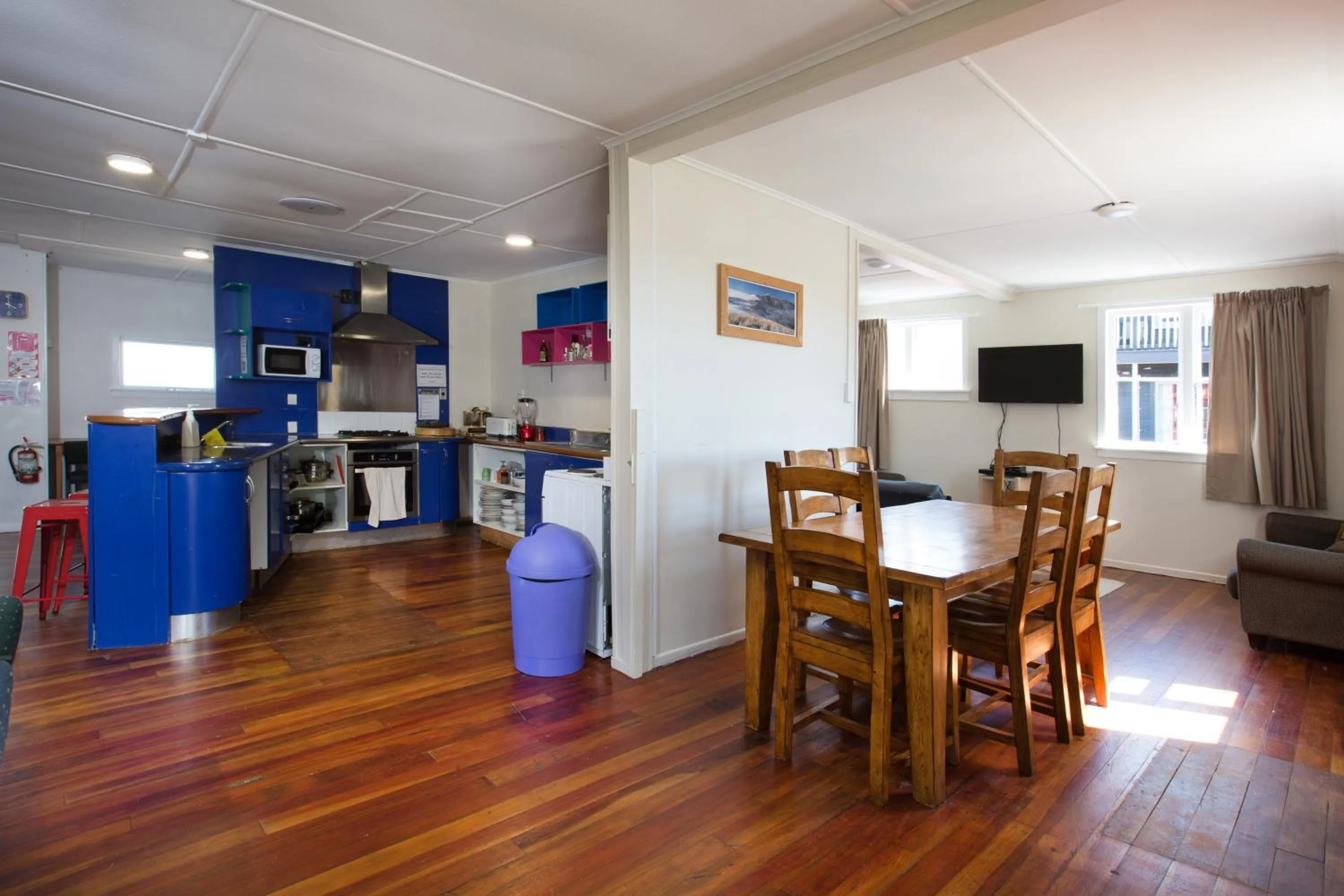 Property building in LKNZ Lodge & Cafe