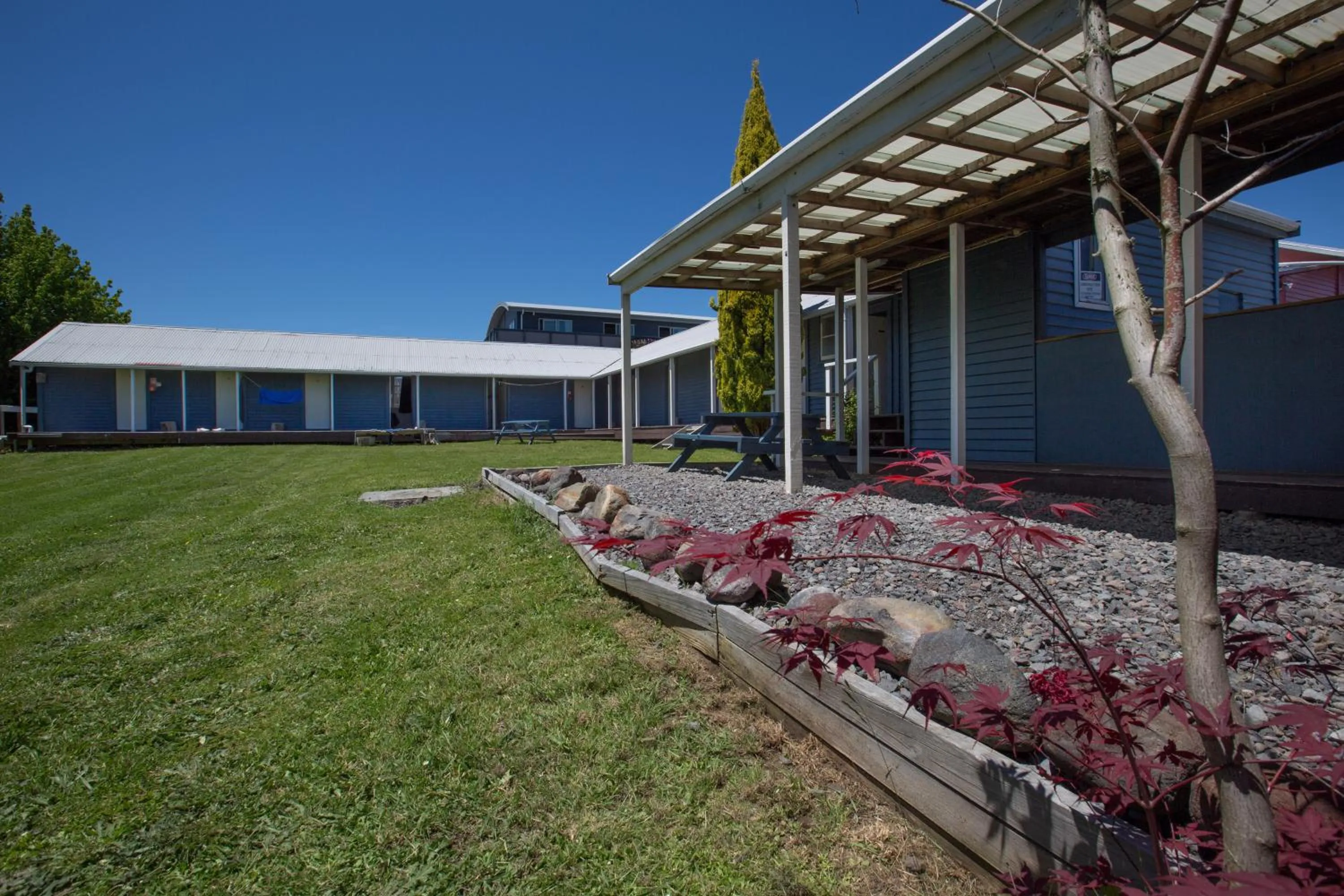 Patio in LKNZ Lodge & Cafe