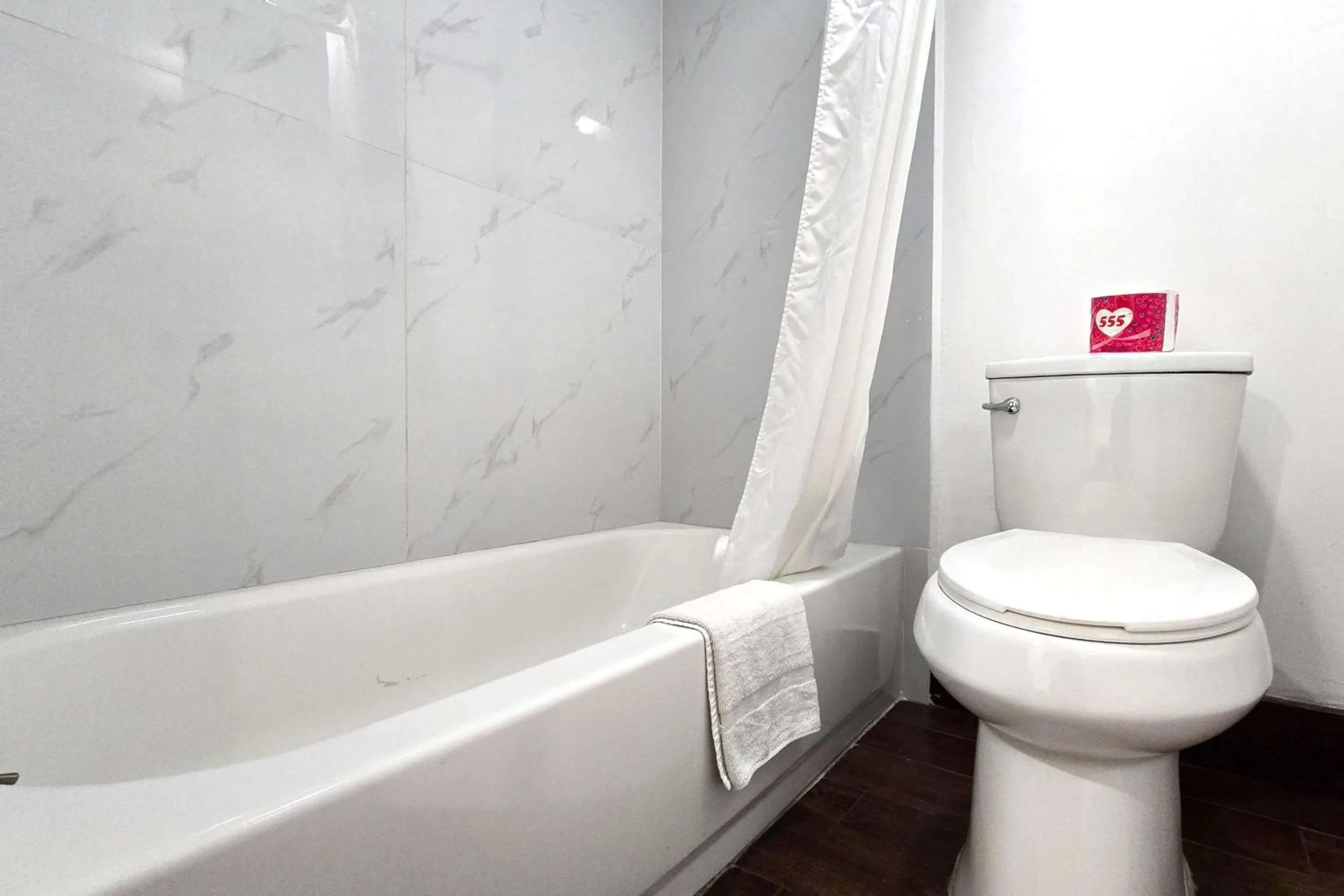 Bathroom in Century Motel Buena Park Anaheim CA 91