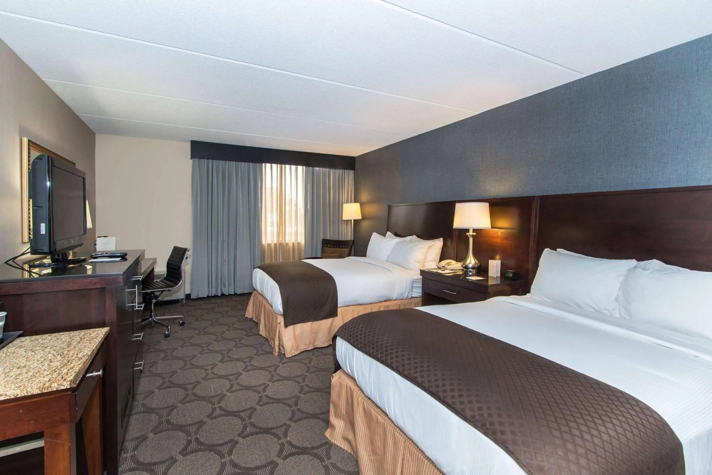 Photo of the whole room, Bed in Wyndham Independence