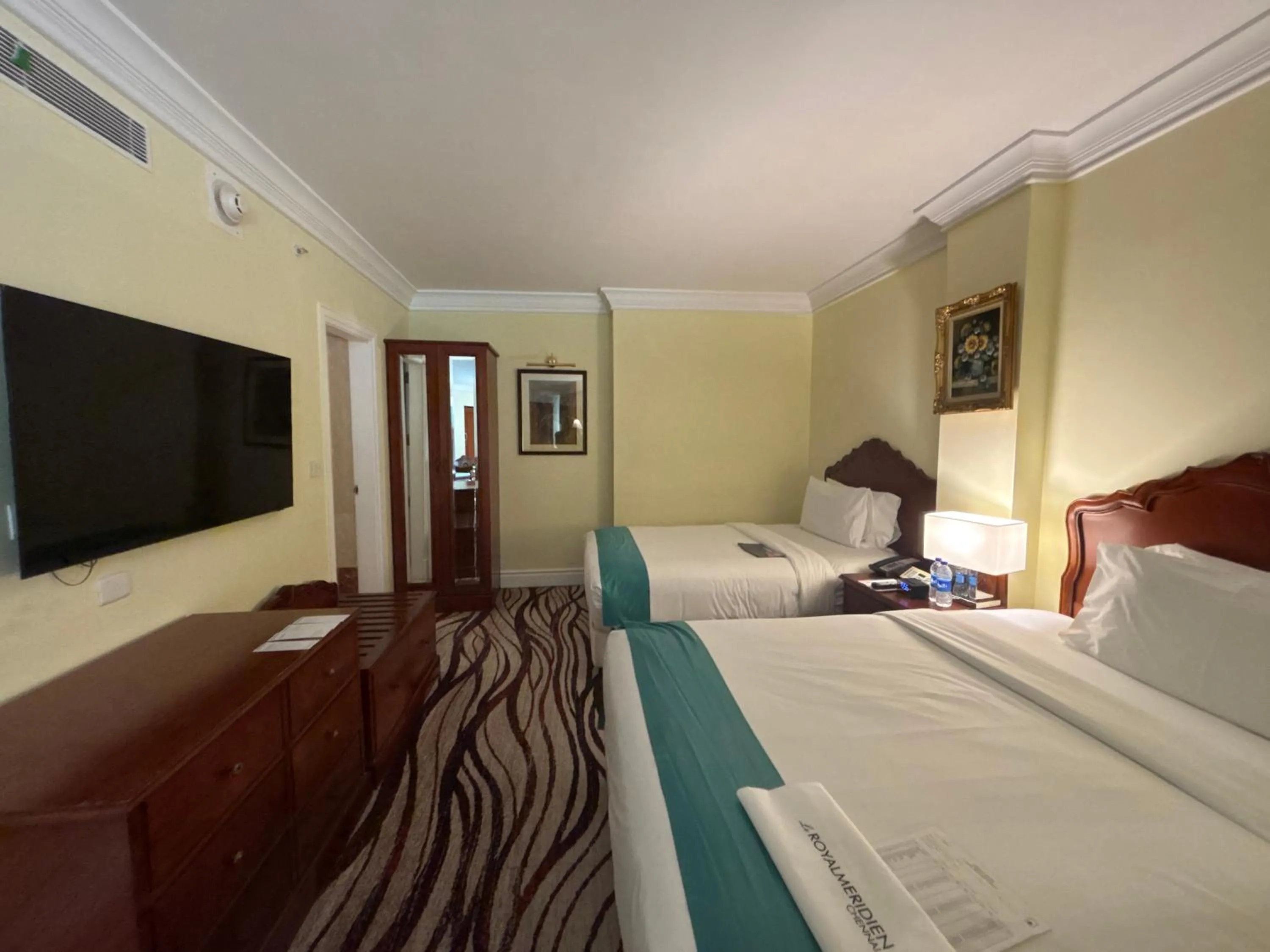 Bed in Le Royal Meridien Chennai