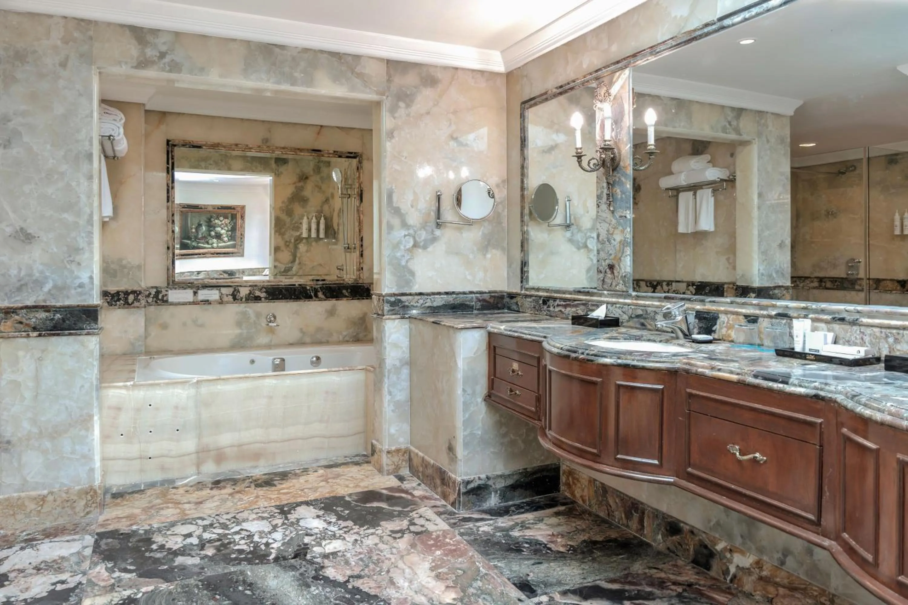 Bathroom in Le Royal Meridien Chennai