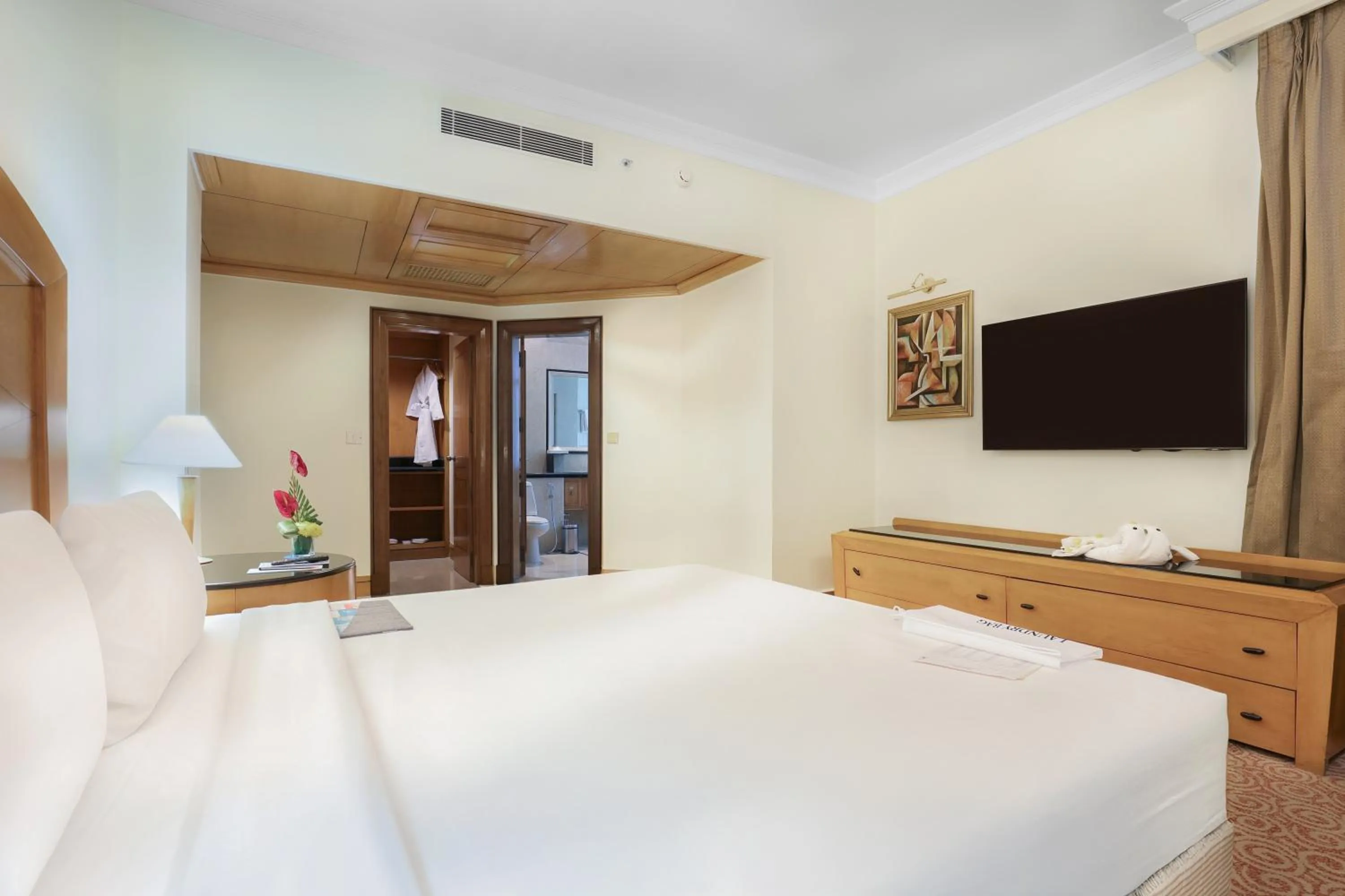 Bed in Le Royal Meridien Chennai