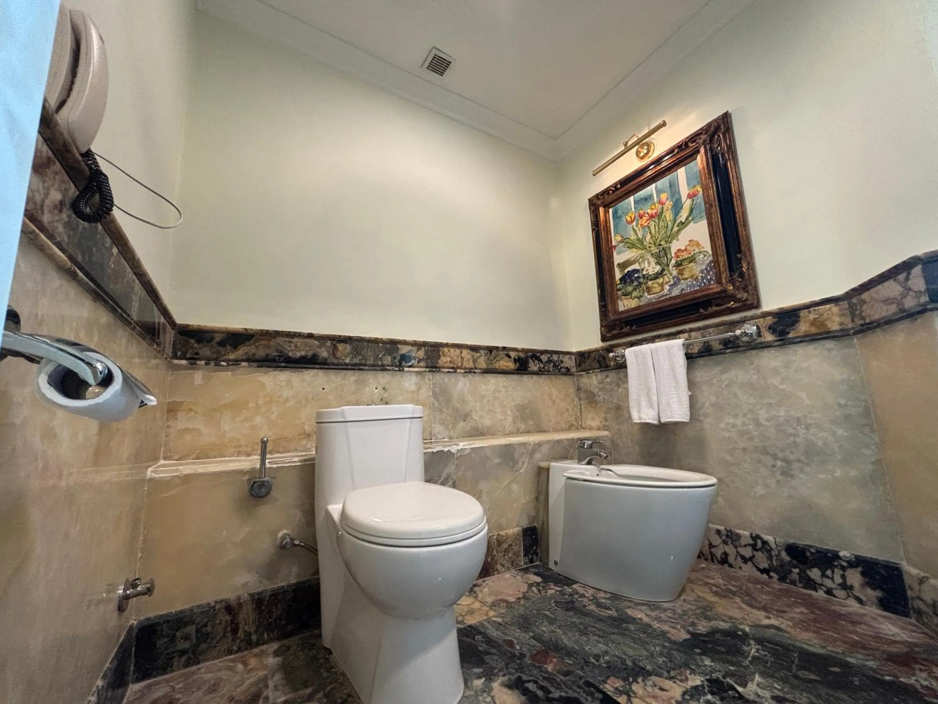 Toilet in Le Royal Meridien Chennai