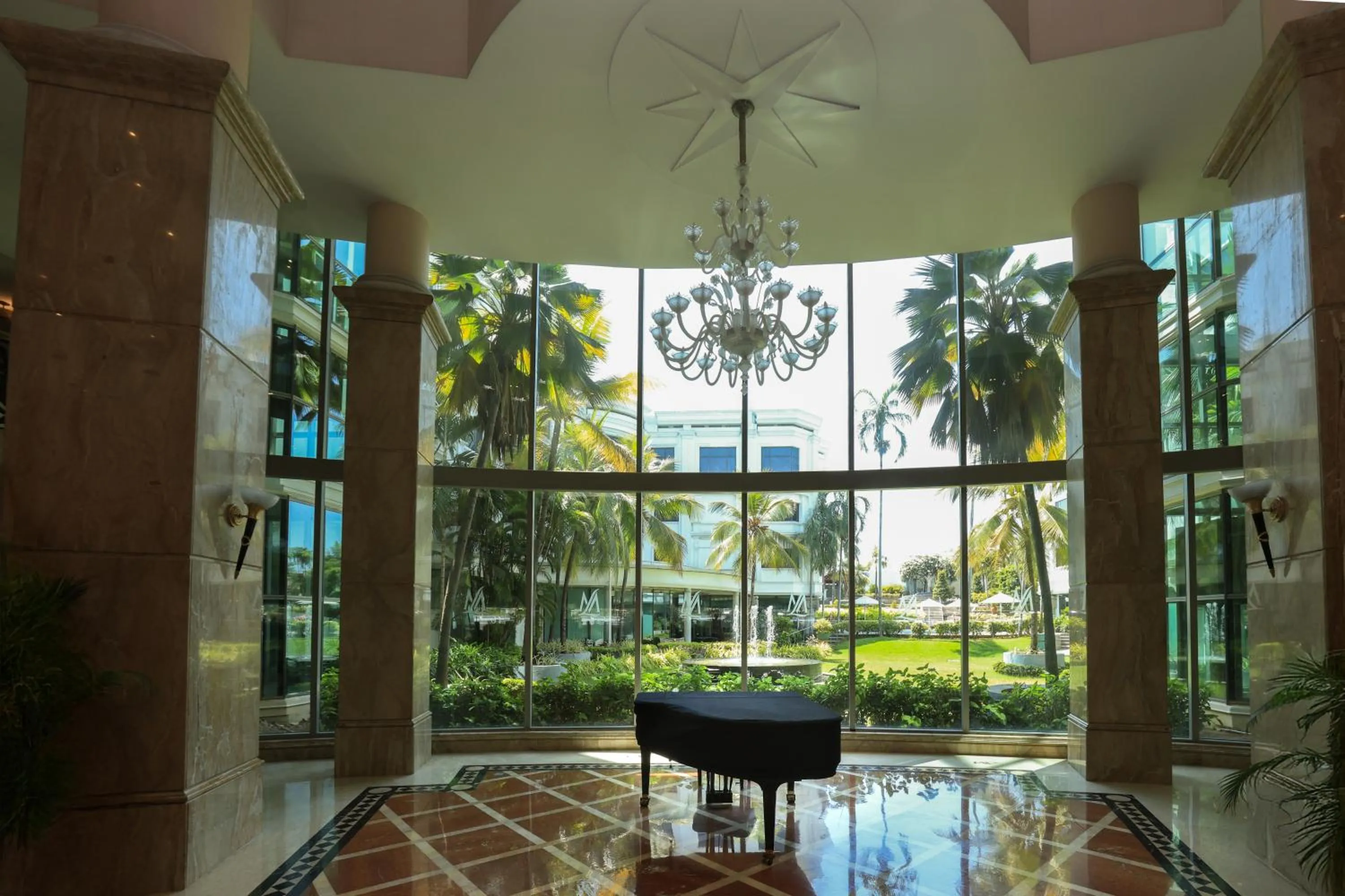 Lobby or reception in Le Royal Meridien Chennai