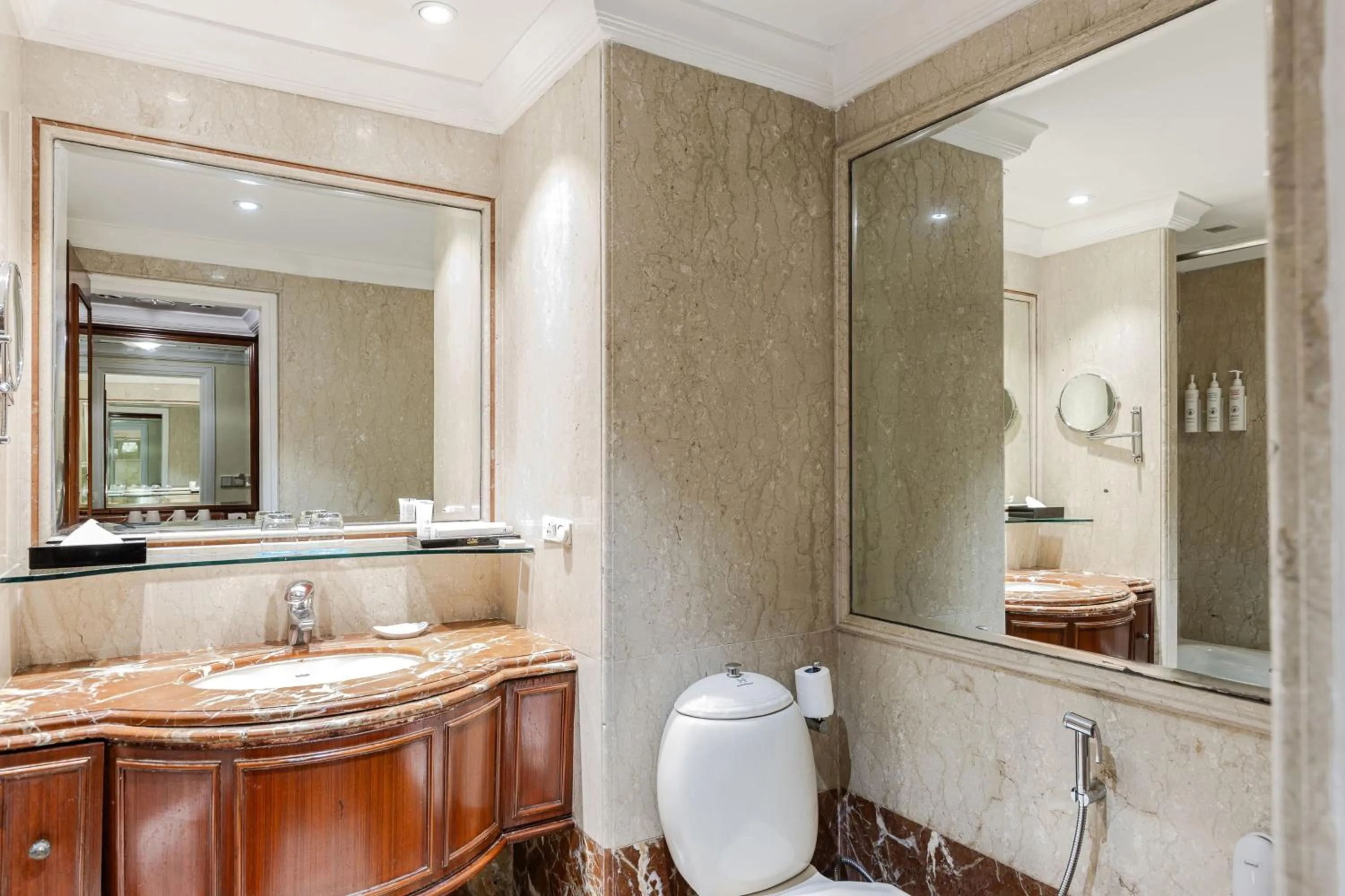 Bathroom in Le Royal Meridien Chennai