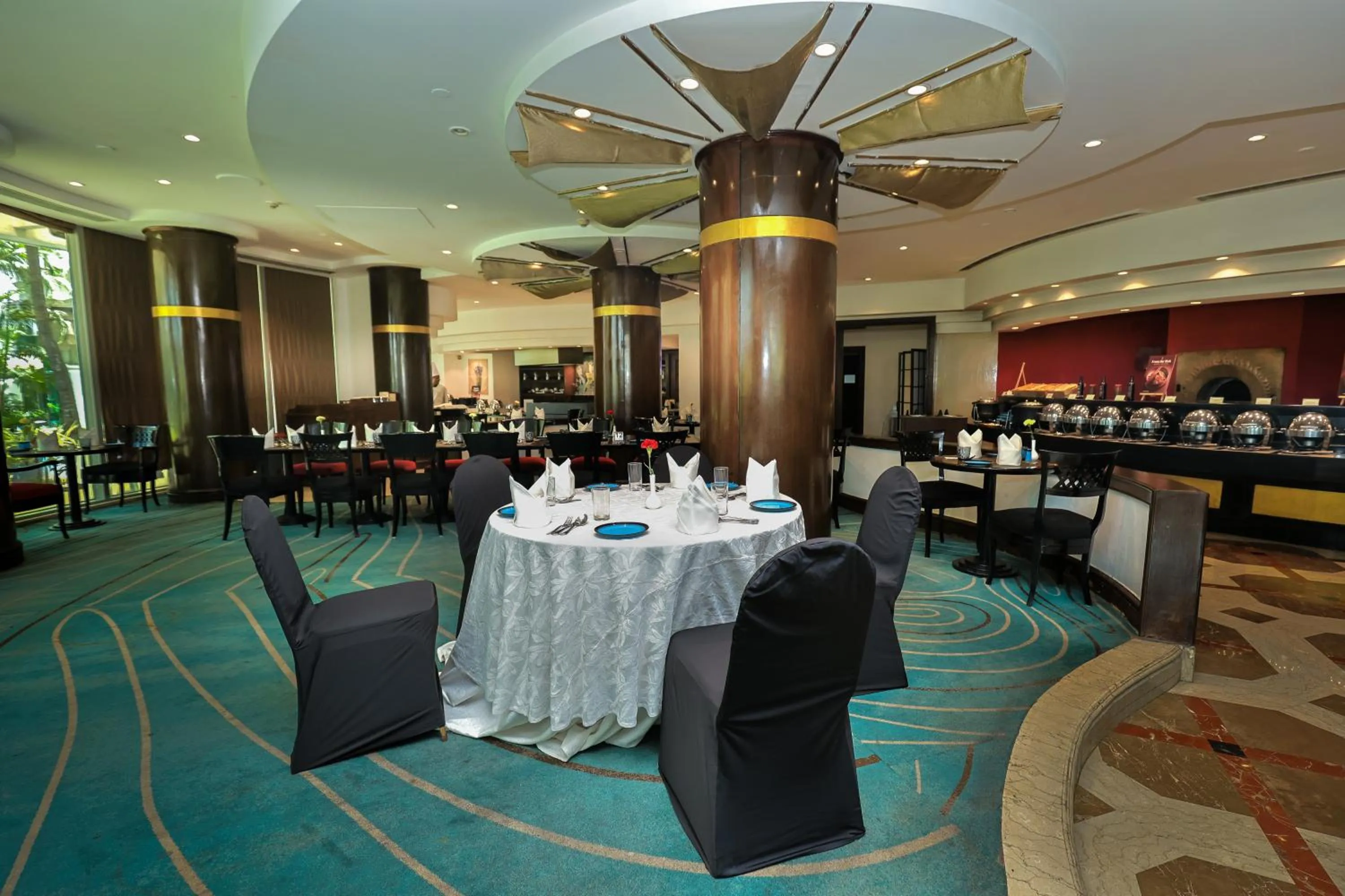 Restaurant/places to eat in Le Royal Meridien Chennai