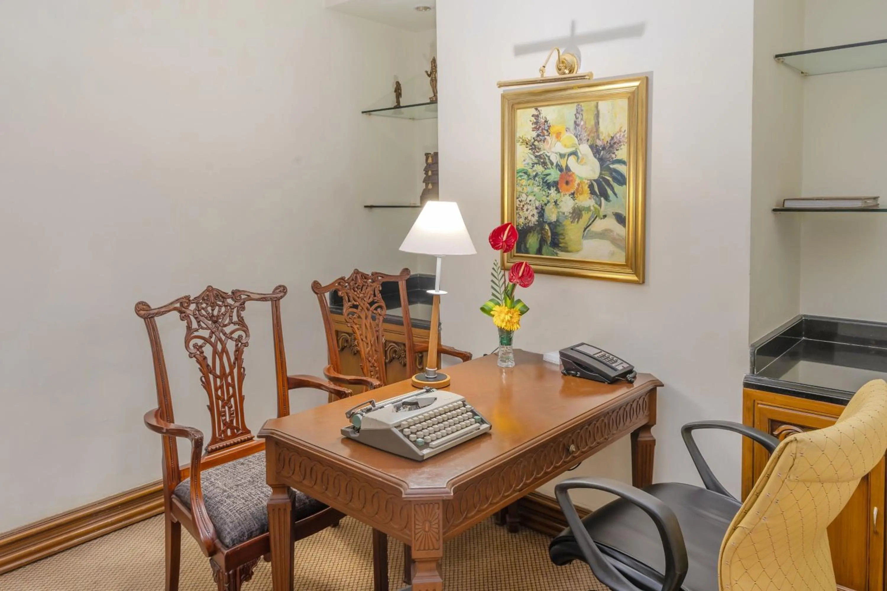 Photo of the whole room in Le Royal Meridien Chennai