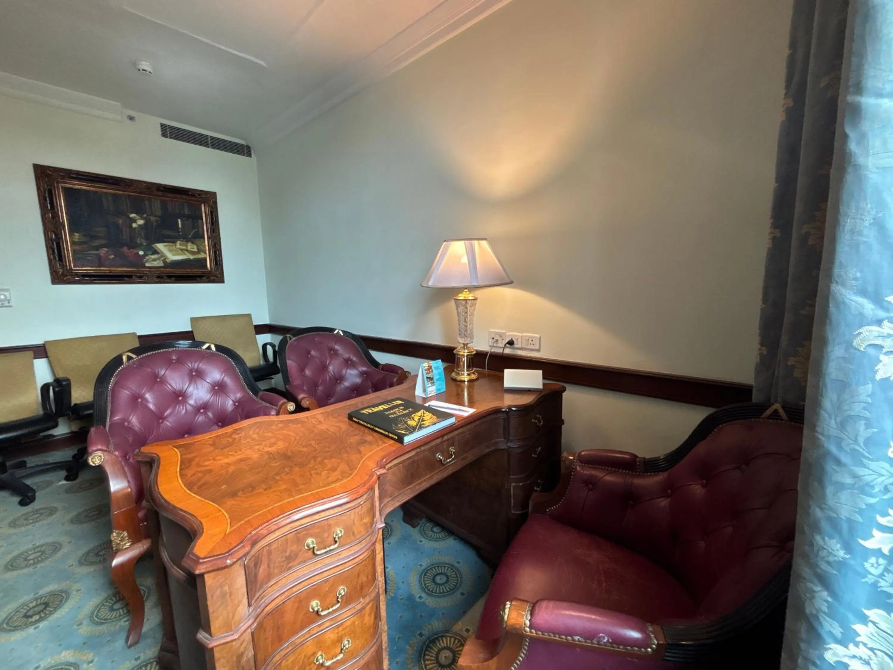 Living room in Le Royal Meridien Chennai