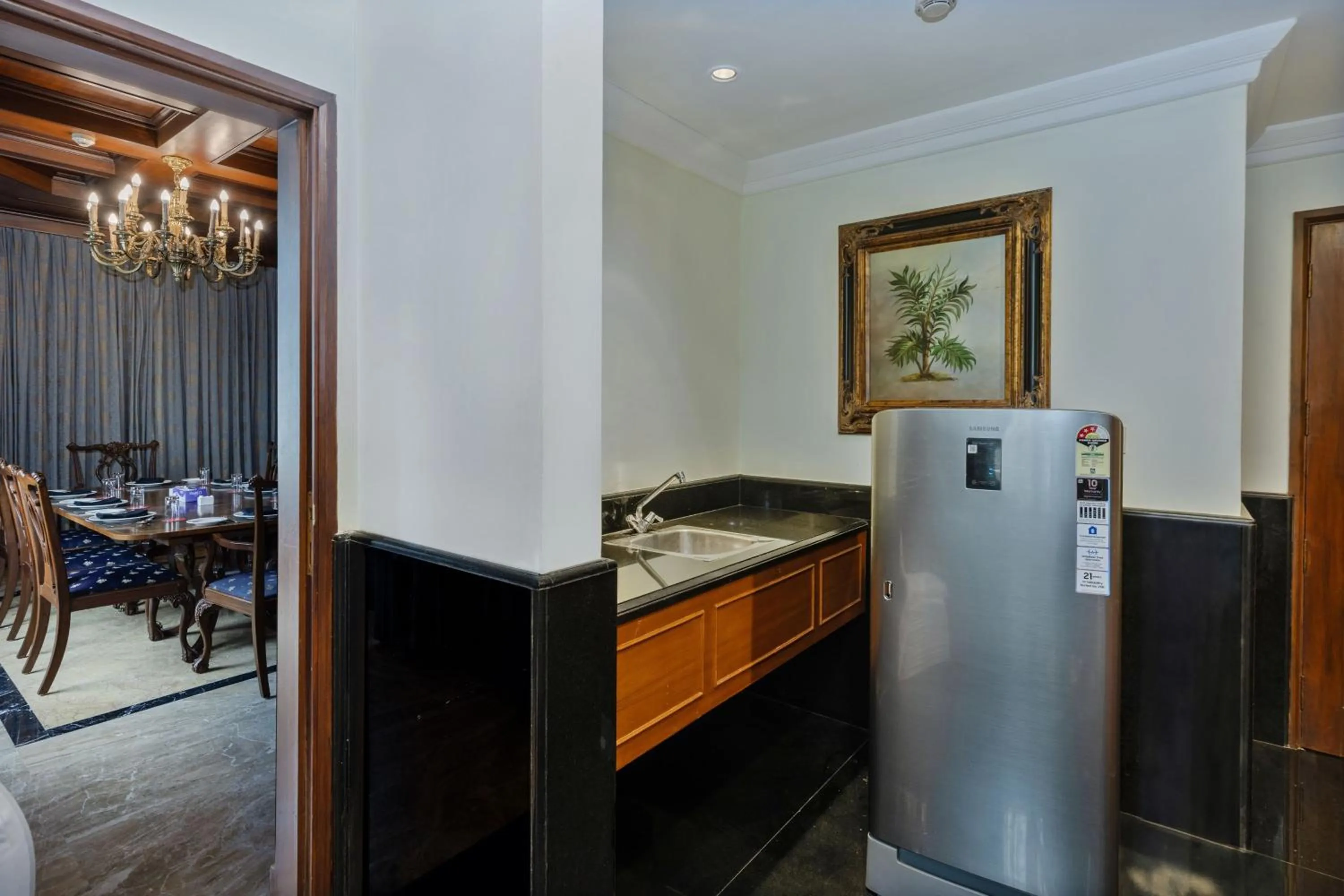 Photo of the whole room in Le Royal Meridien Chennai