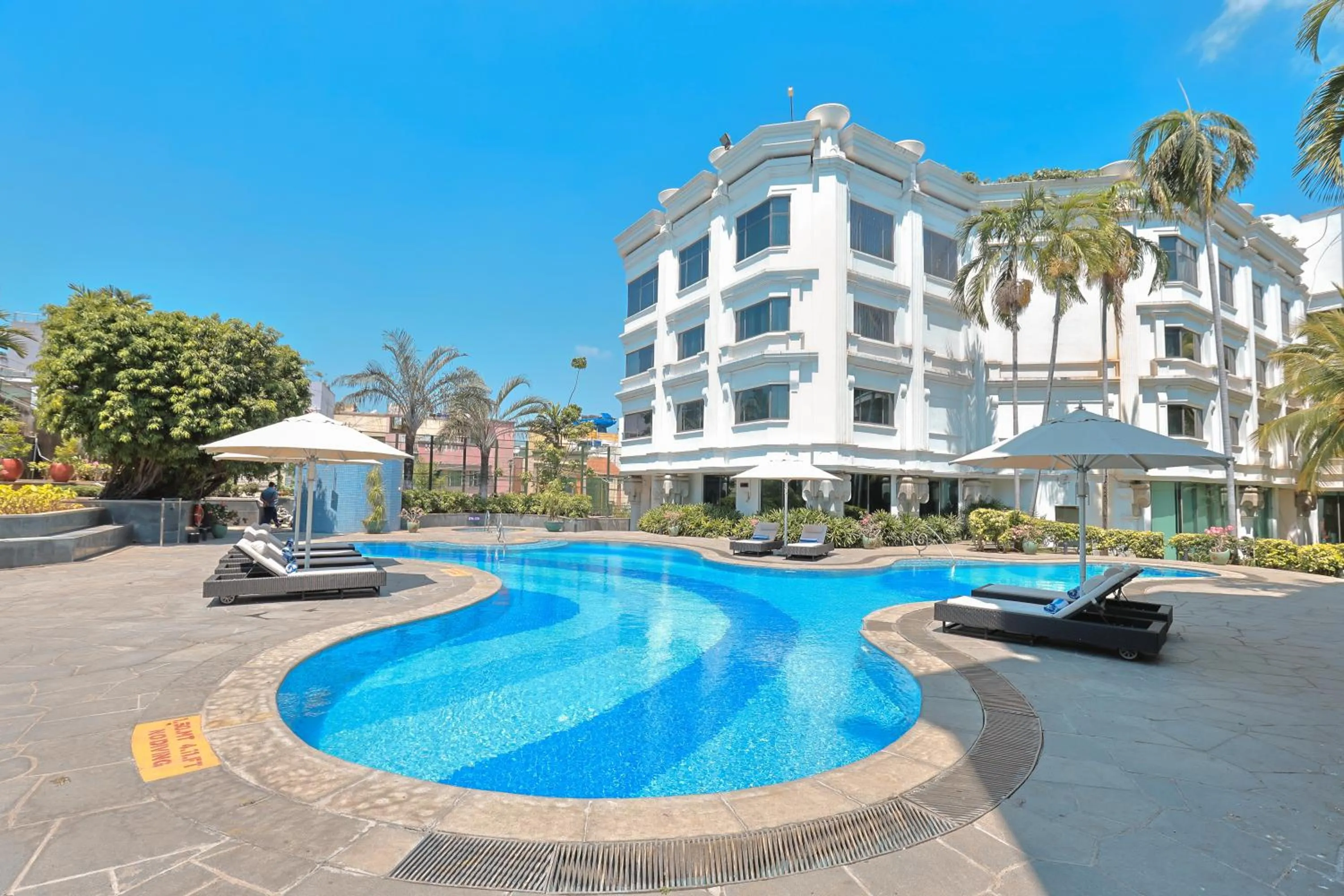 Swimming pool in Le Royal Meridien Chennai