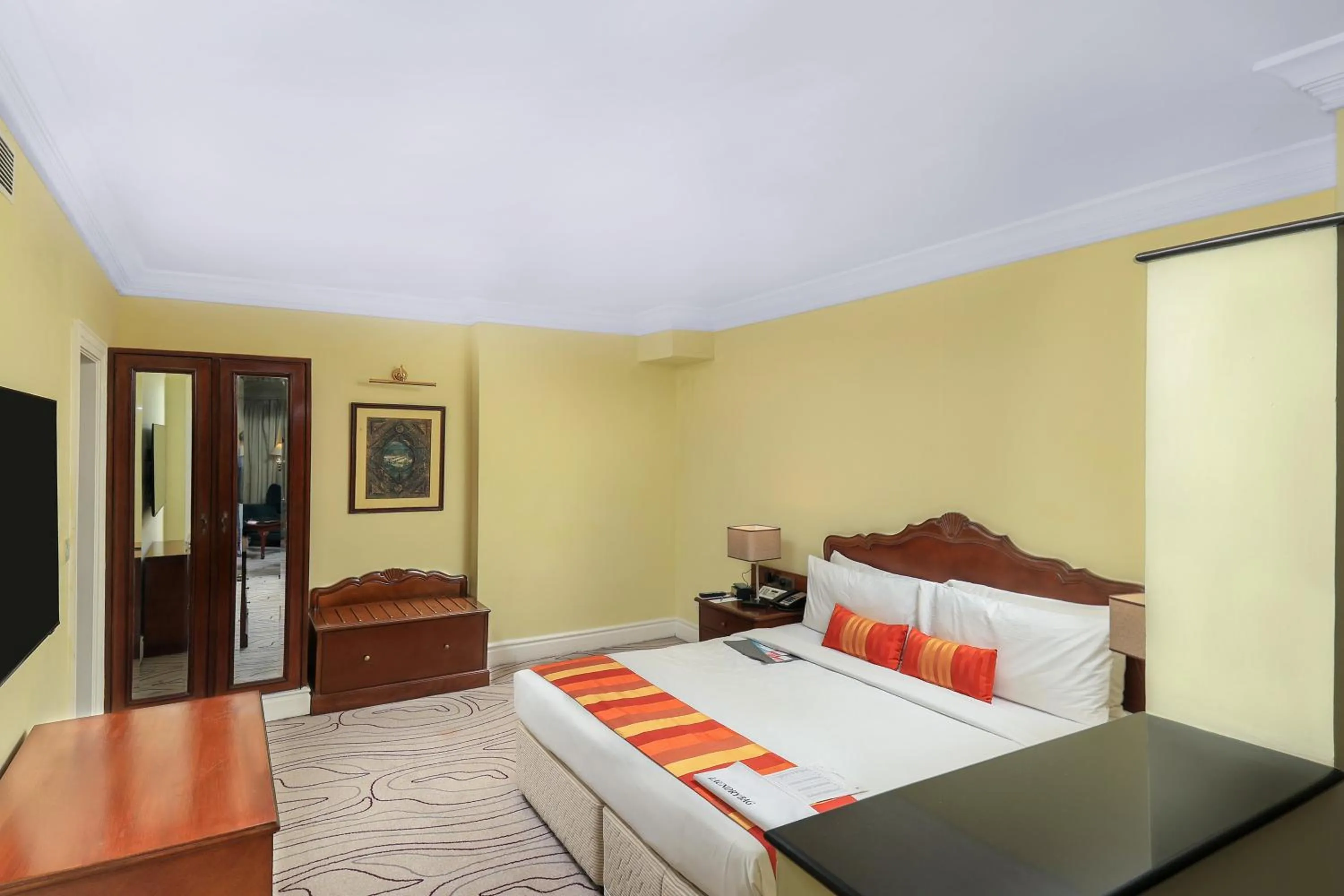 Bed in Le Royal Meridien Chennai