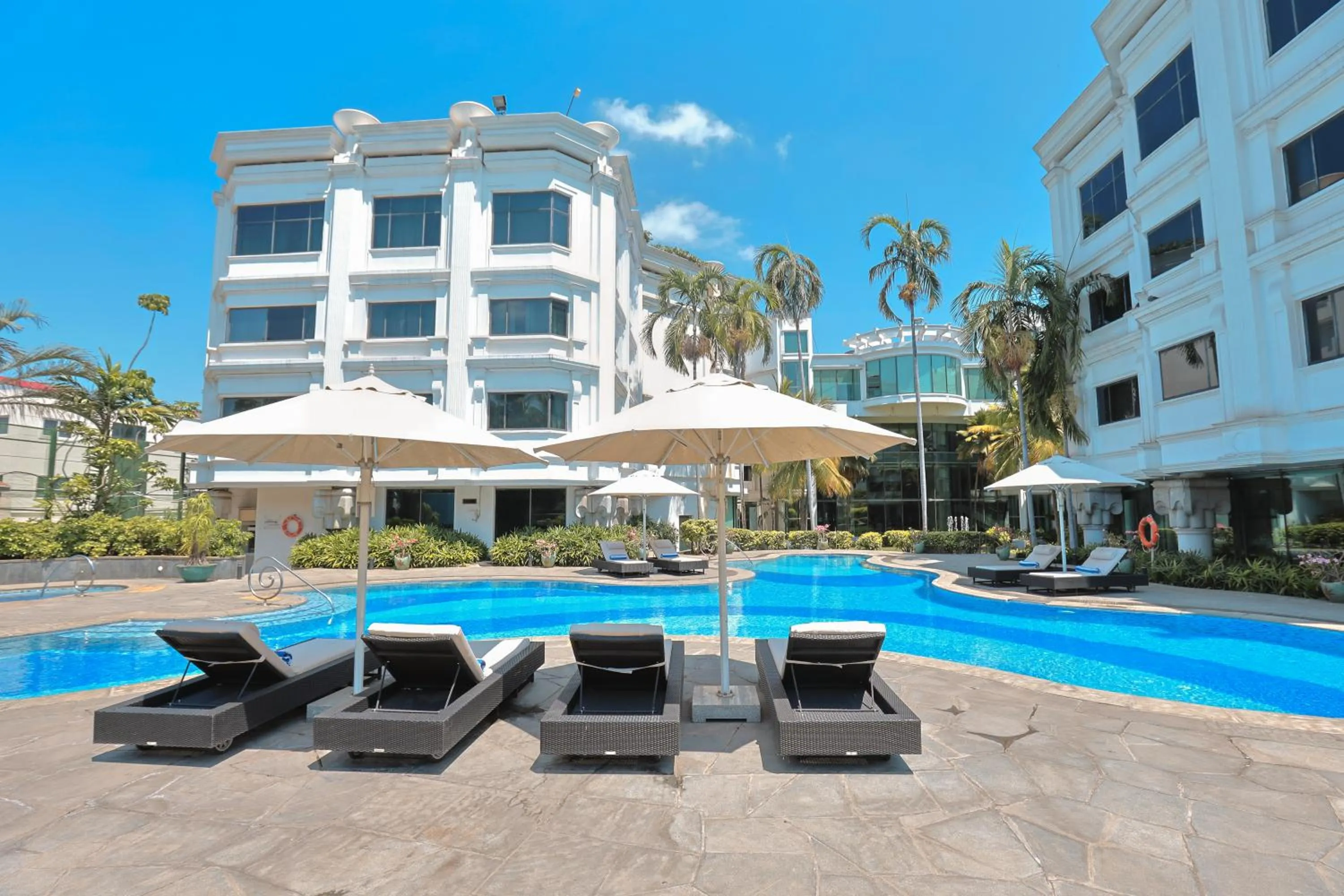 Swimming pool in Le Royal Meridien Chennai
