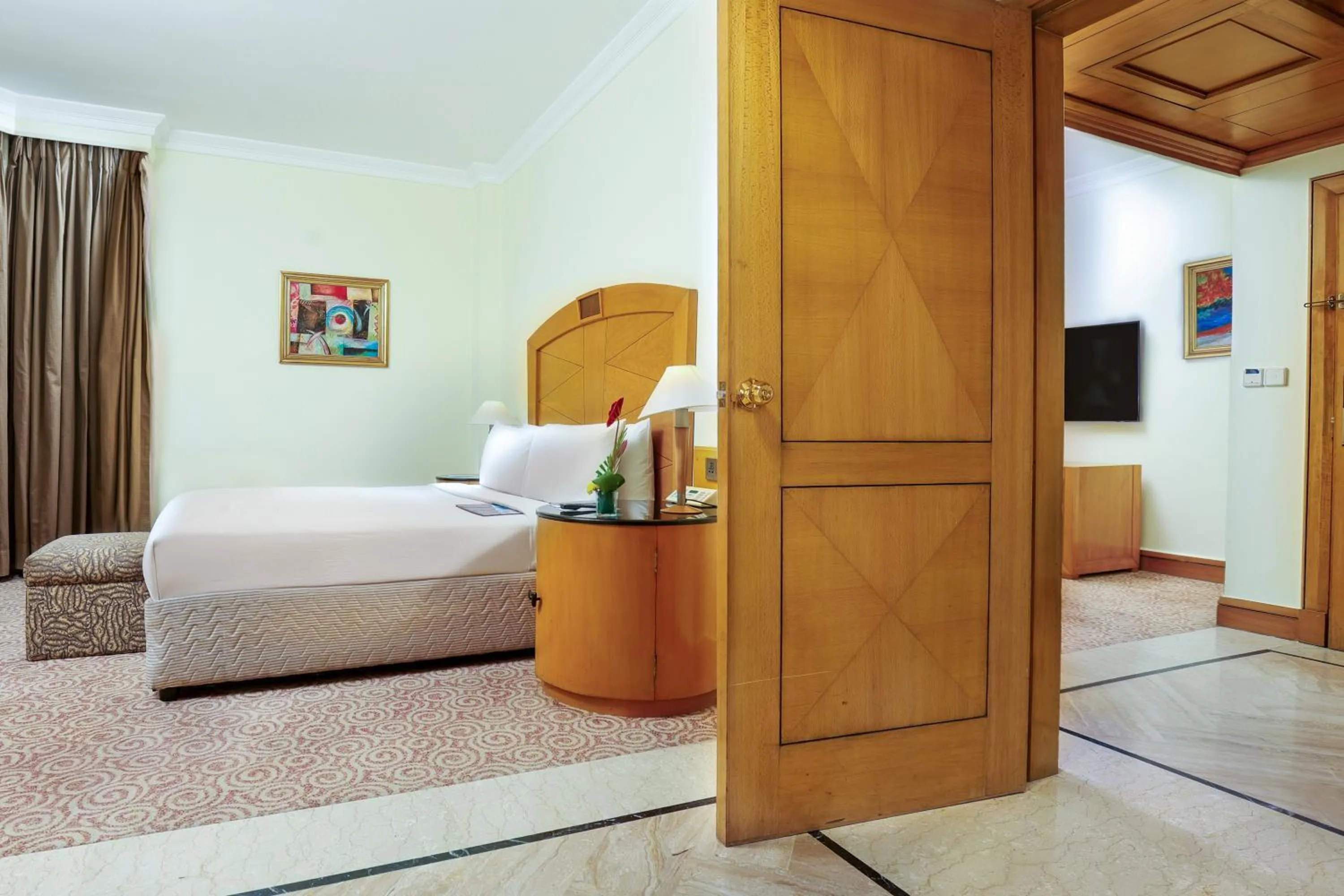 Bed in Le Royal Meridien Chennai