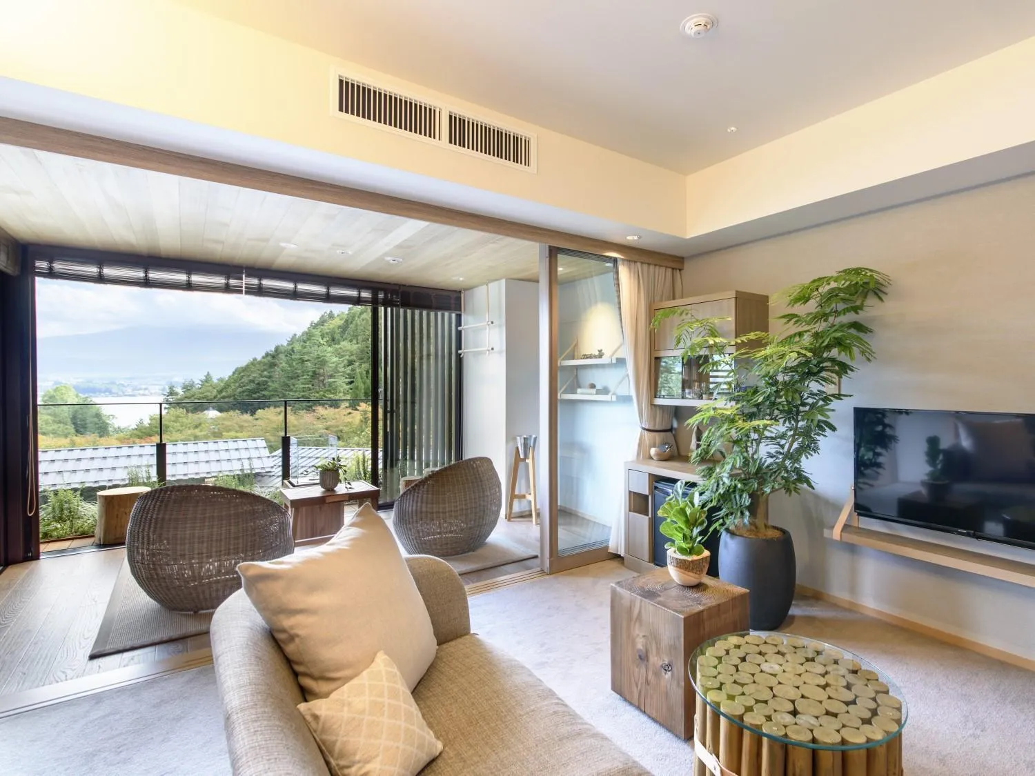 Photo of the whole room in Fufu Kawaguchiko