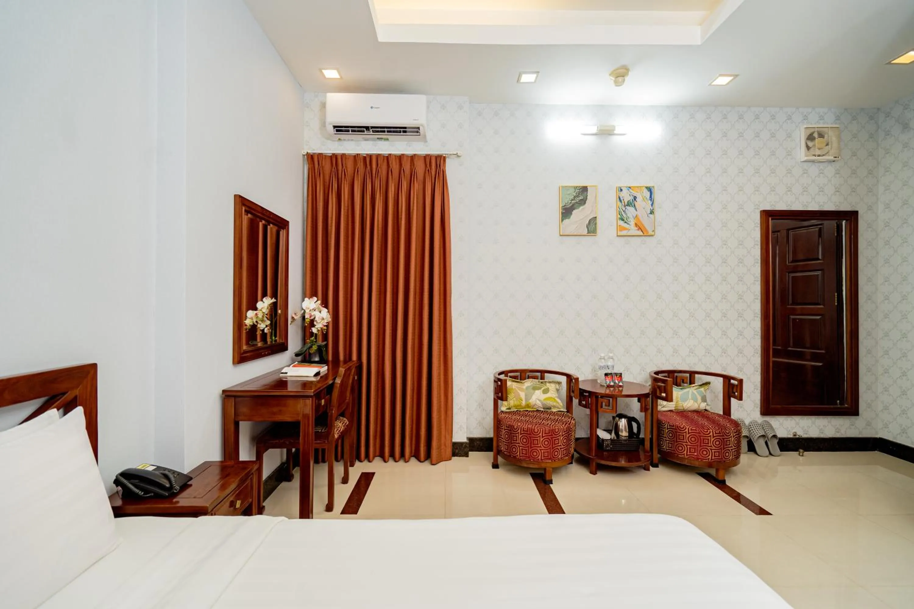 Photo of the whole room, Bed in Ben Thanh Retreats Hotel