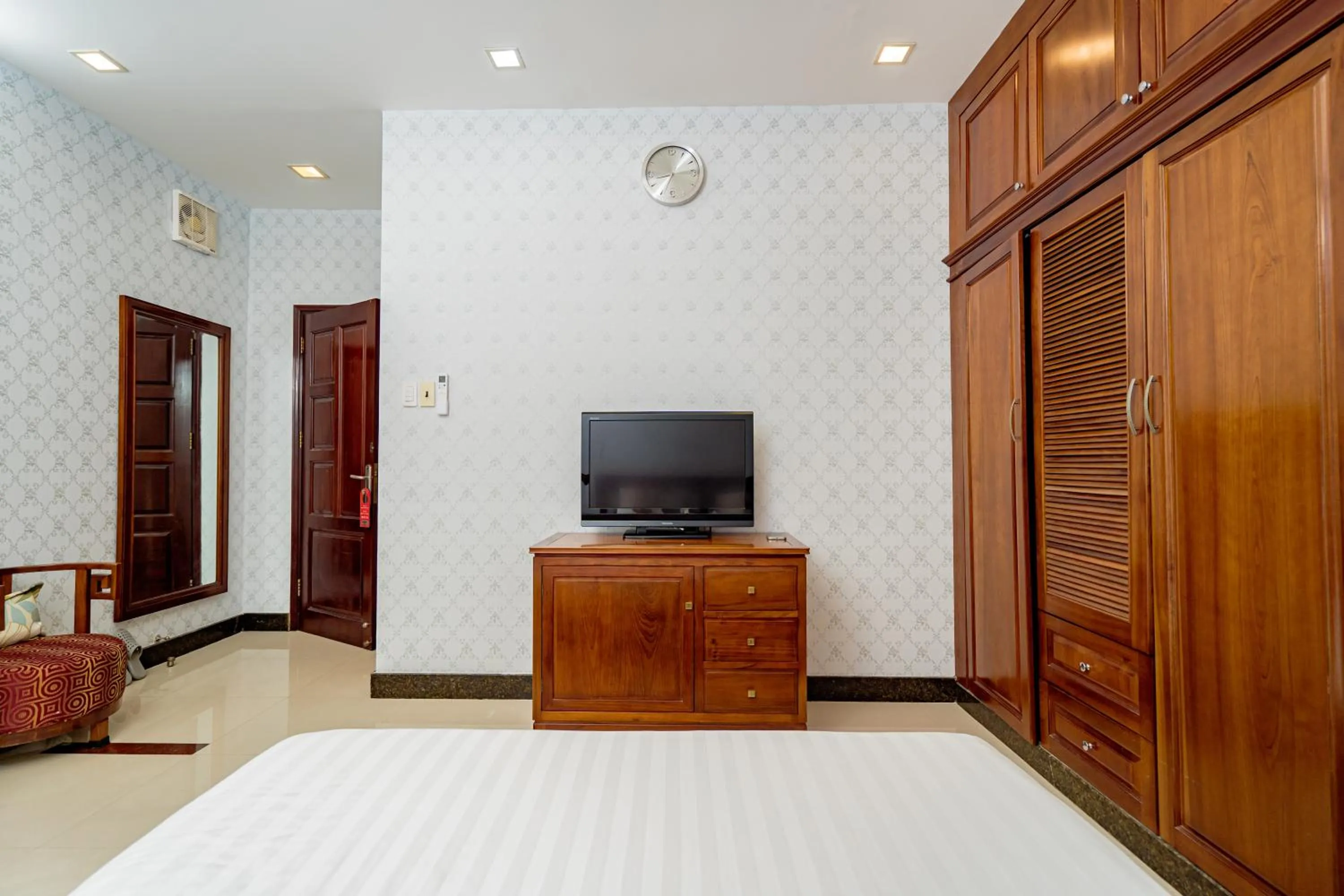 Photo of the whole room, Bed in Ben Thanh Retreats Hotel