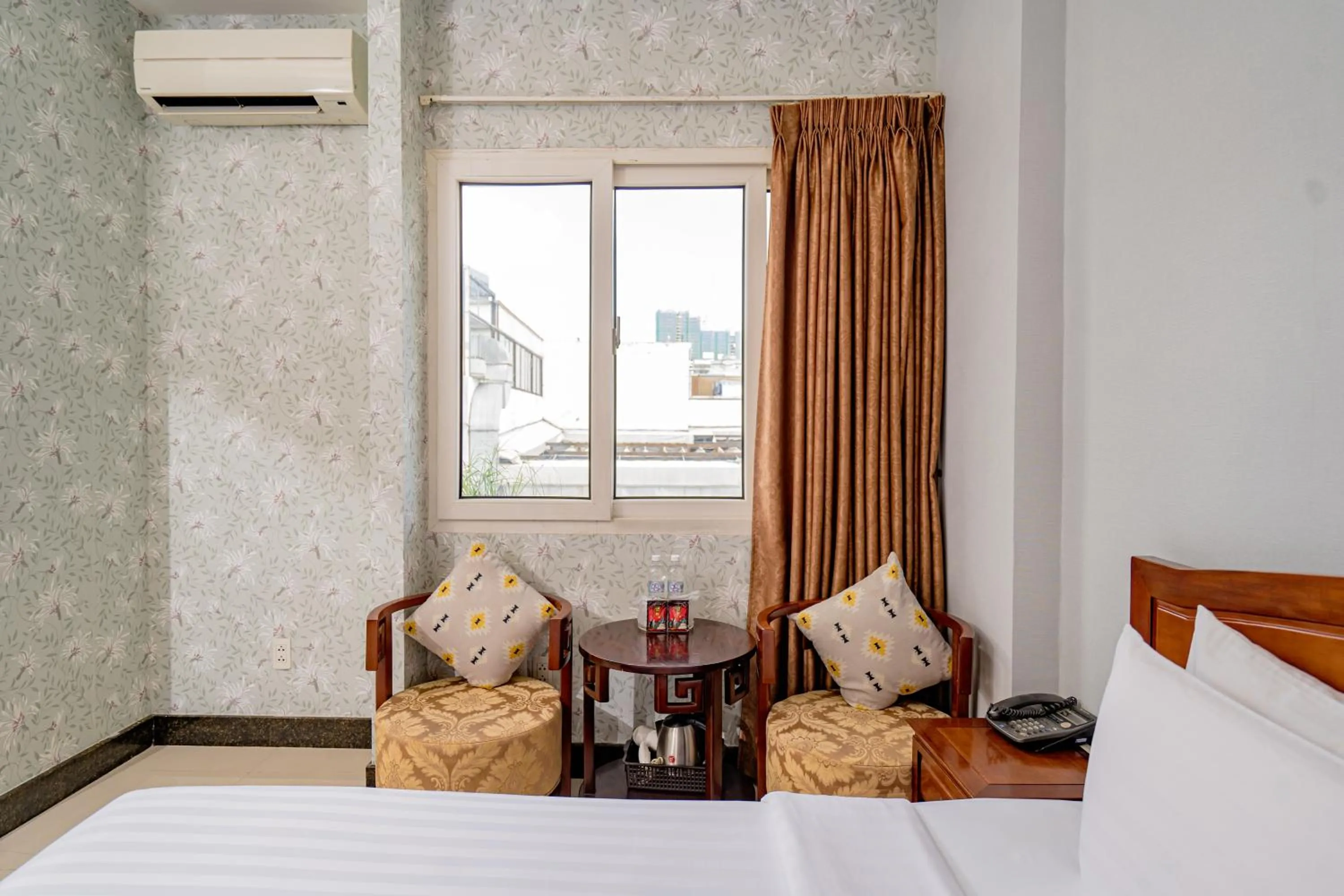 Seating area, Bed in Ben Thanh Retreats Hotel