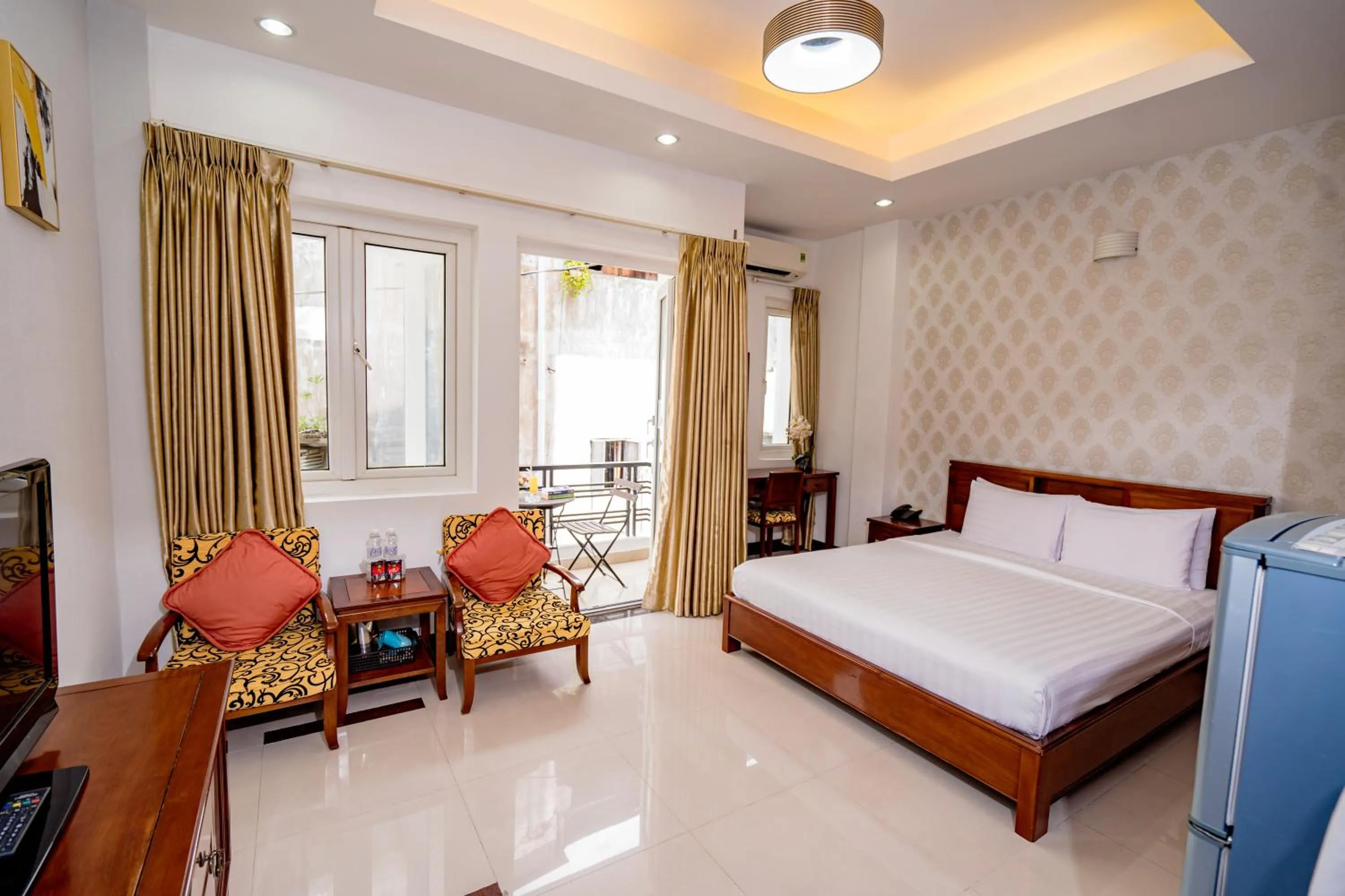 Seating area, Bed in Ben Thanh Retreats Hotel