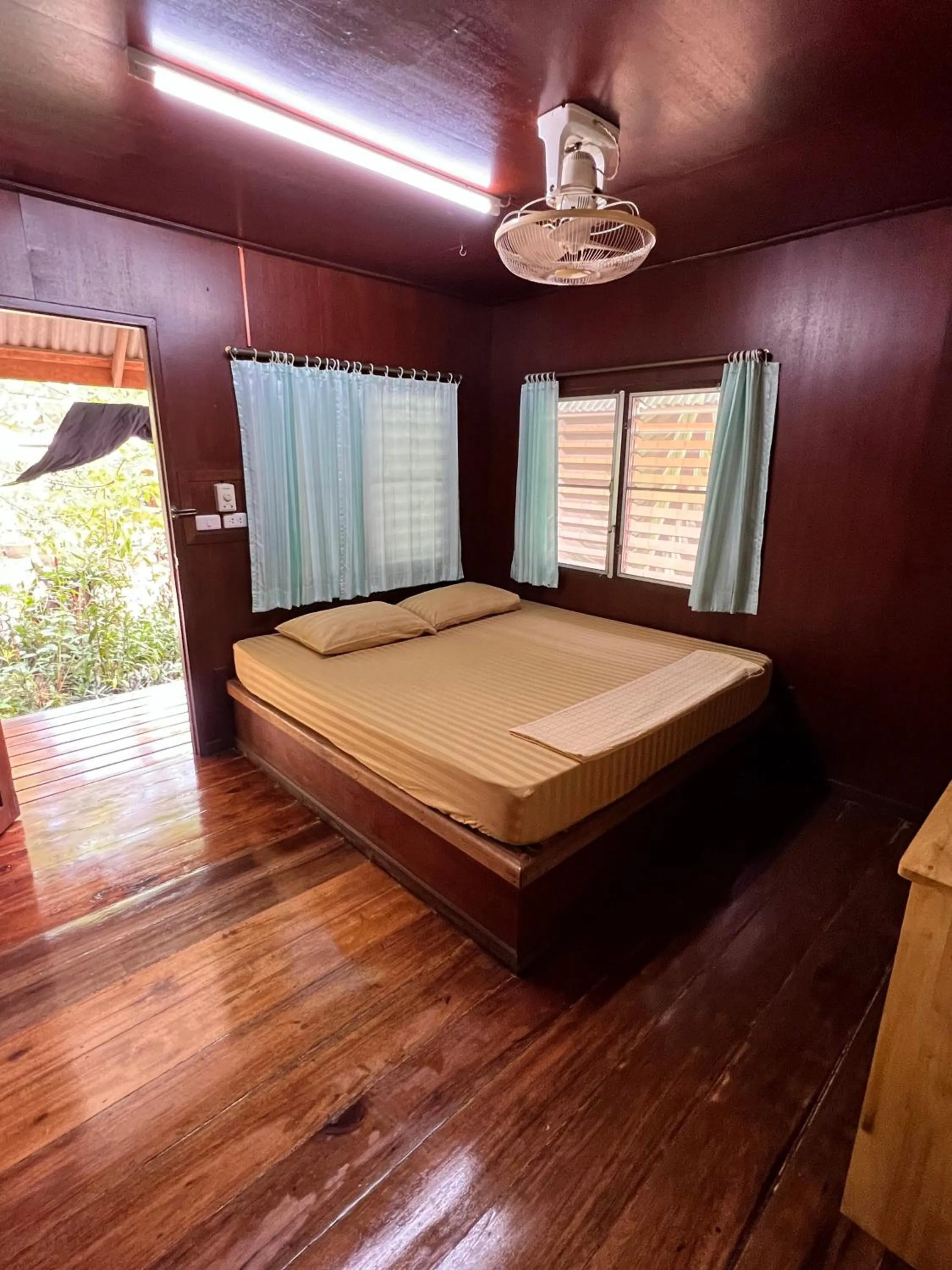 Bed in Sandee Bungalow