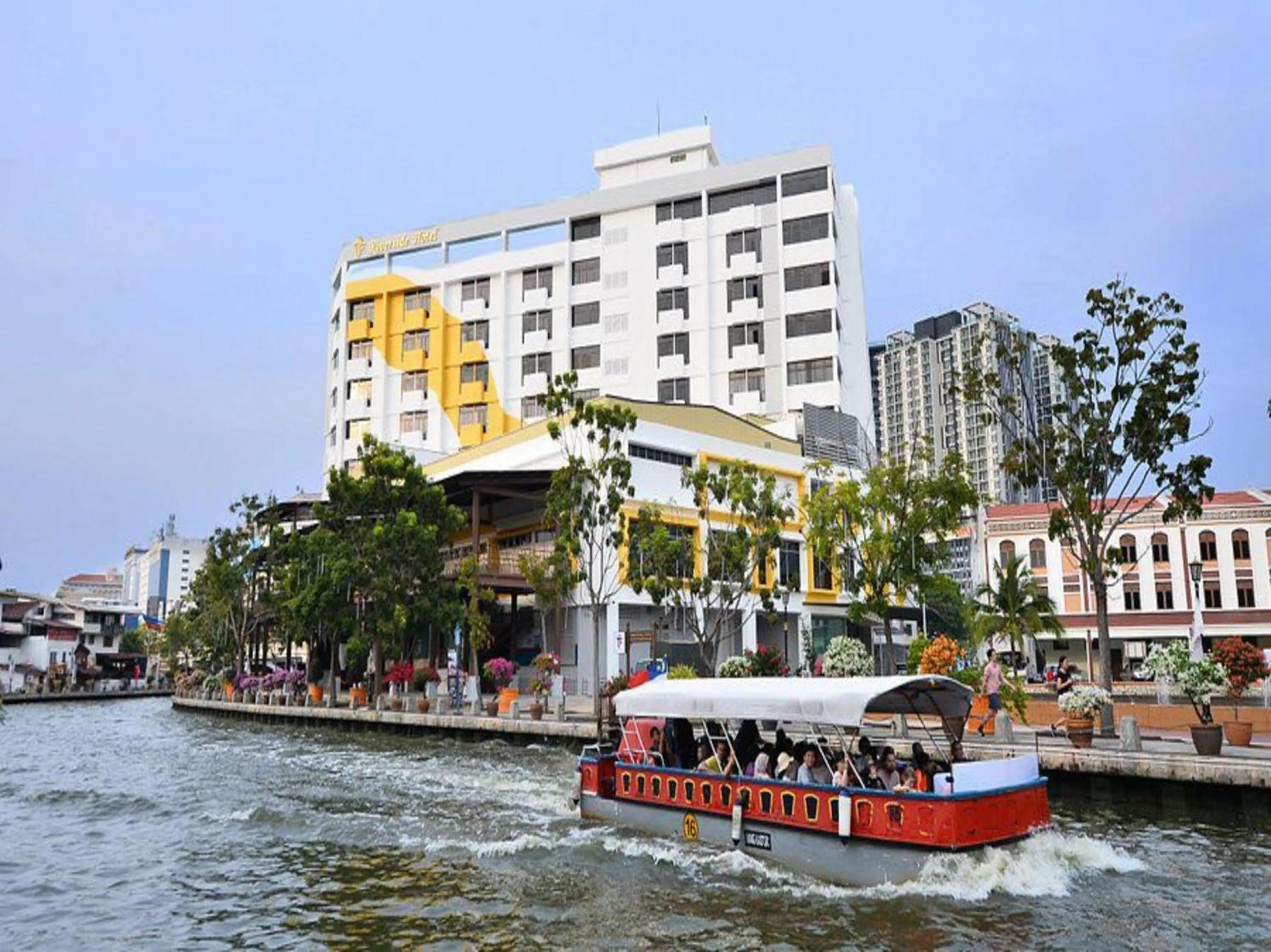 Property building in Sunday Malacca Formerly Tun Fatimah