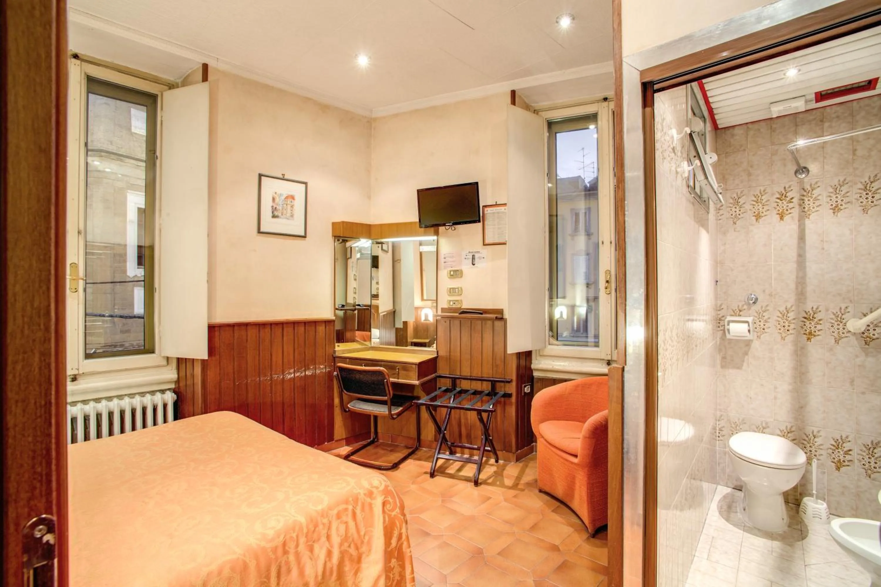 Bathroom, Bed in Hotel Lorena