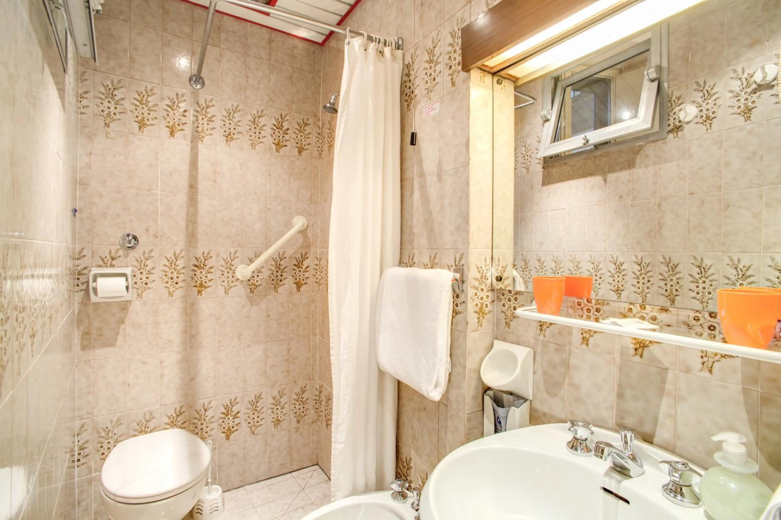 Bathroom in Hotel Lorena