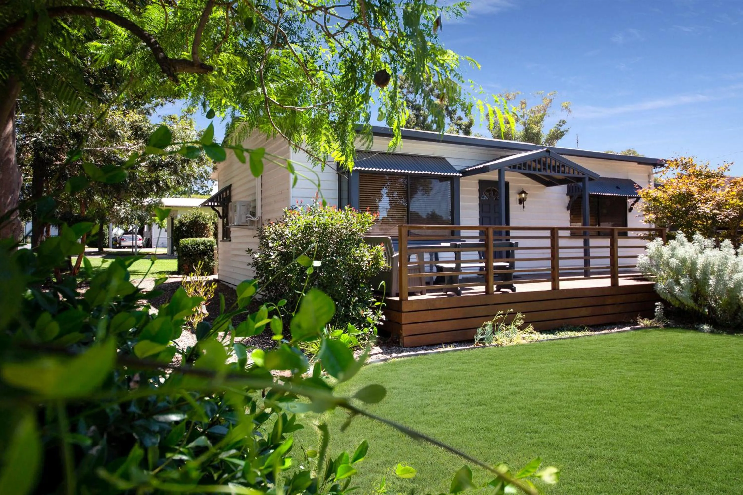 Garden view in Lake Hume Resort
