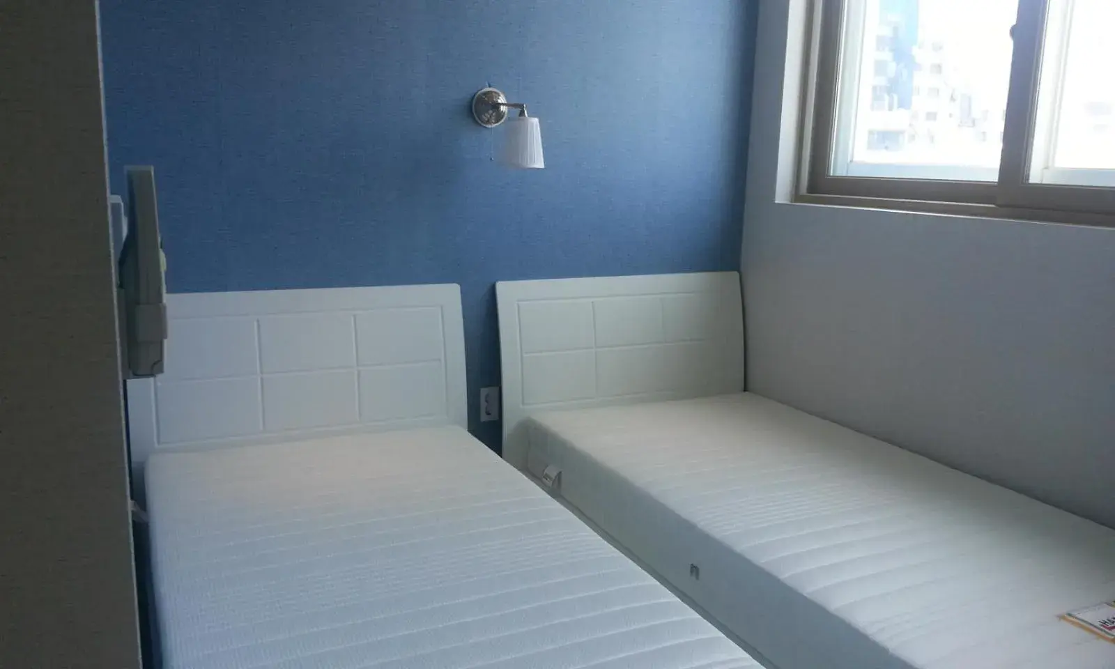 Twin Room with Private Bathroom in Bexco Hostel B&B Twin Room with Private Bathroom in Bexco Hostel B&B