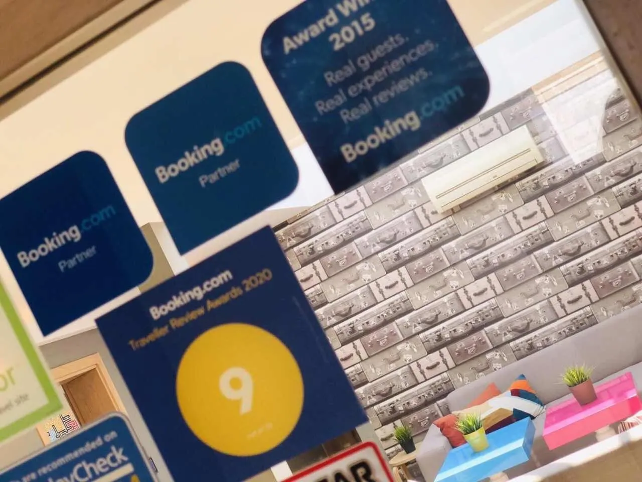 Logo/Certificate/Sign in Executive Rooms and Suites Play