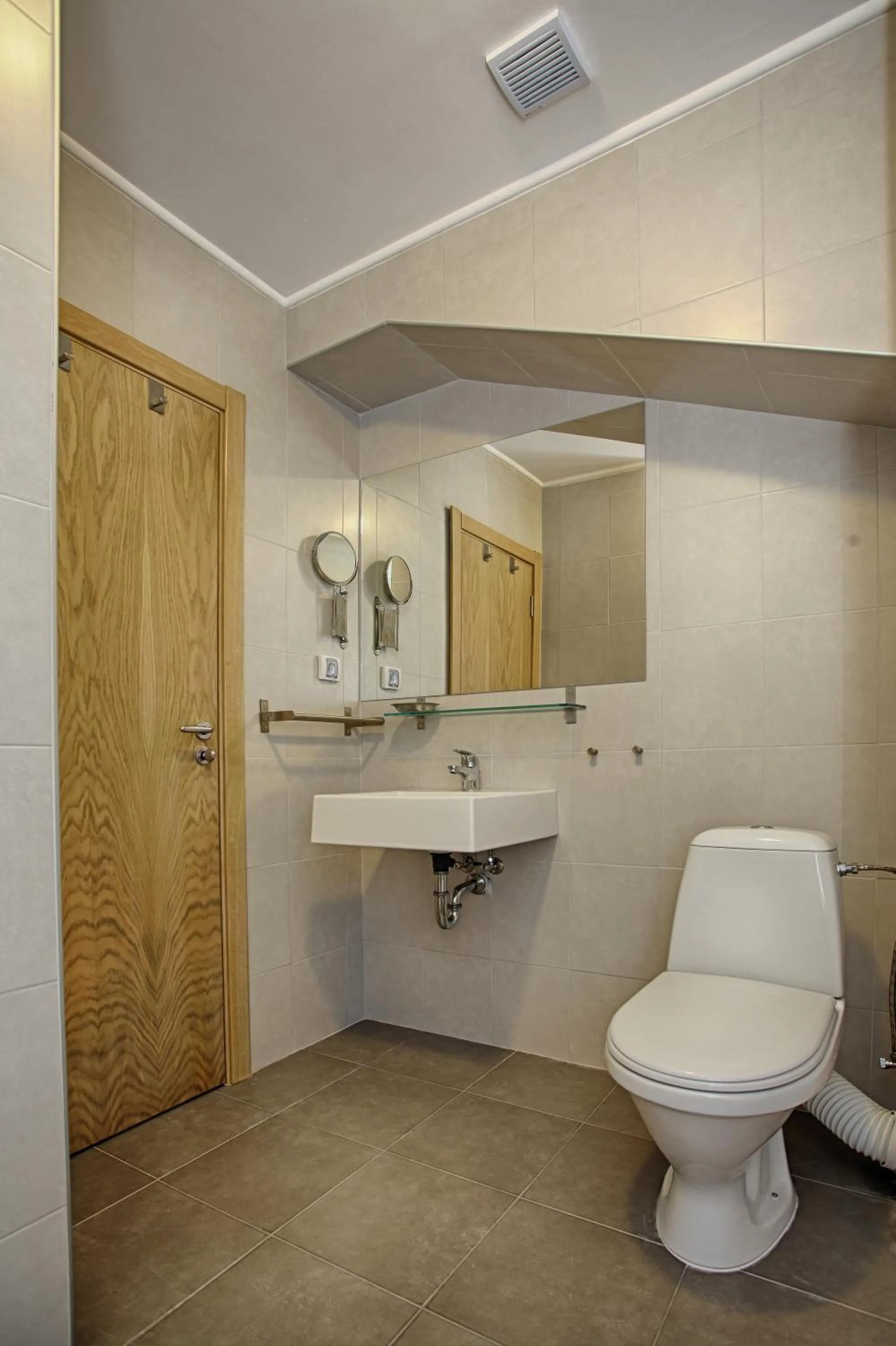 Toilet in Executive Rooms and Suites Play