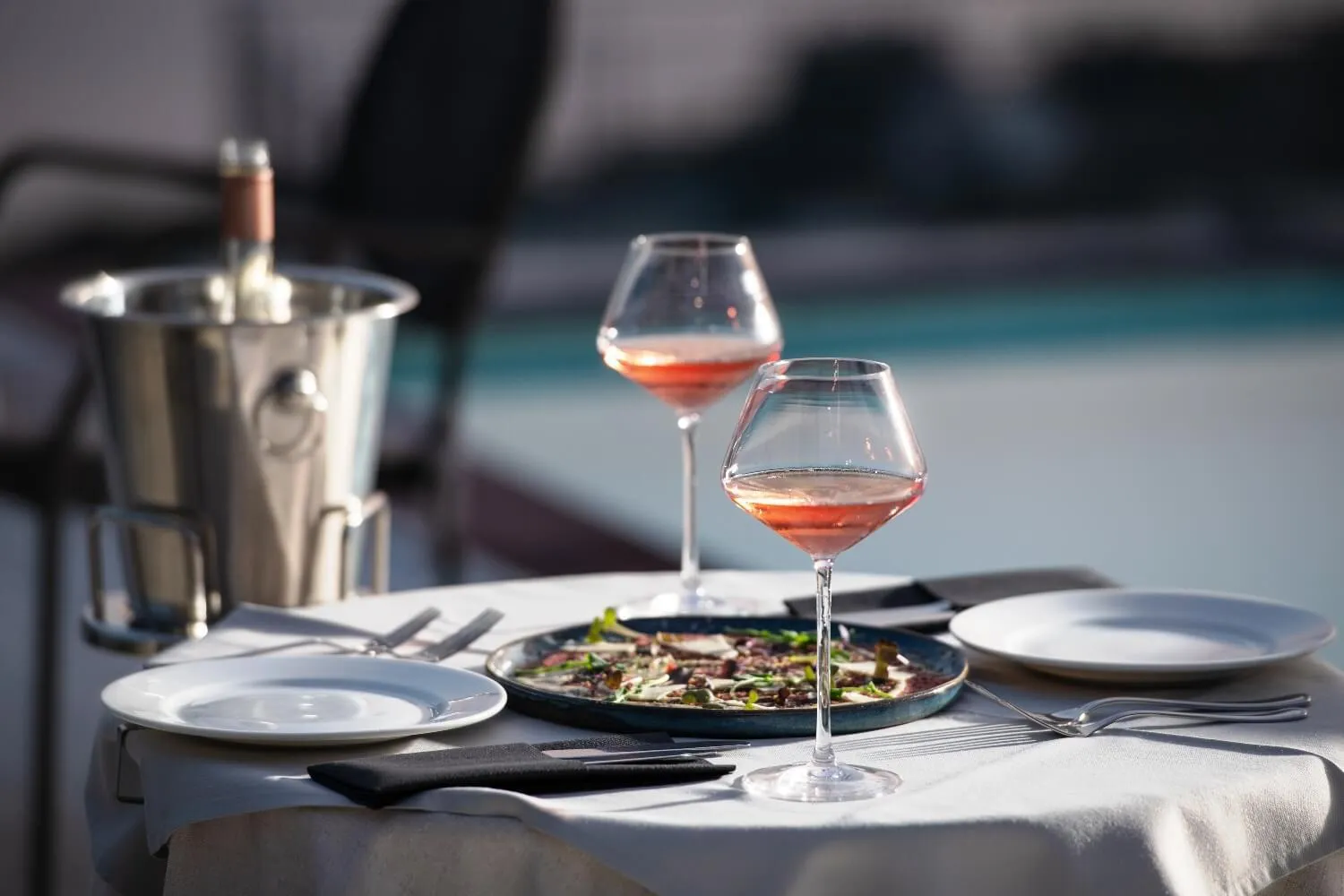 Restaurant/places to eat in Karavia Lux Inn