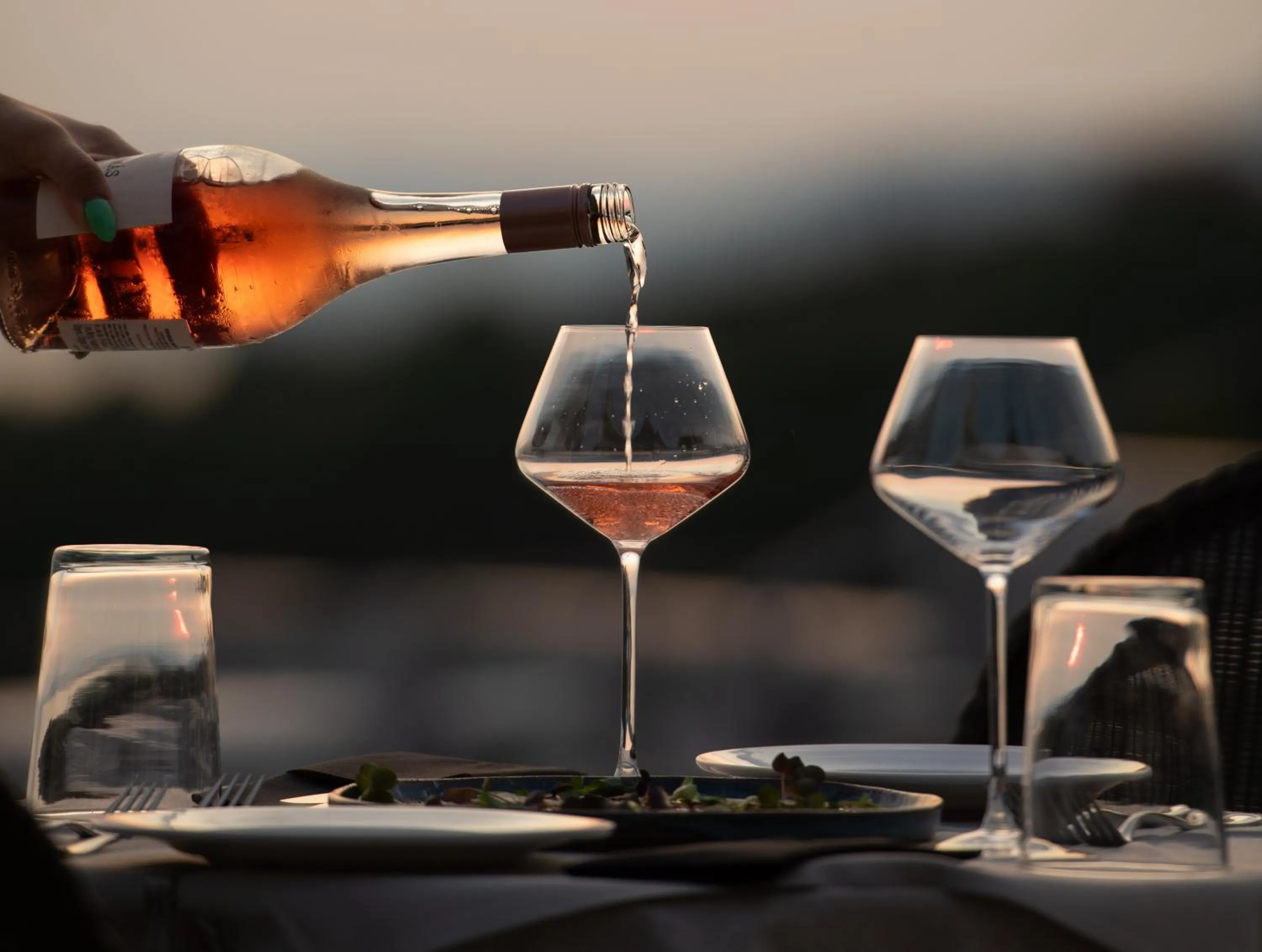 Restaurant/places to eat in Karavia Lux Inn