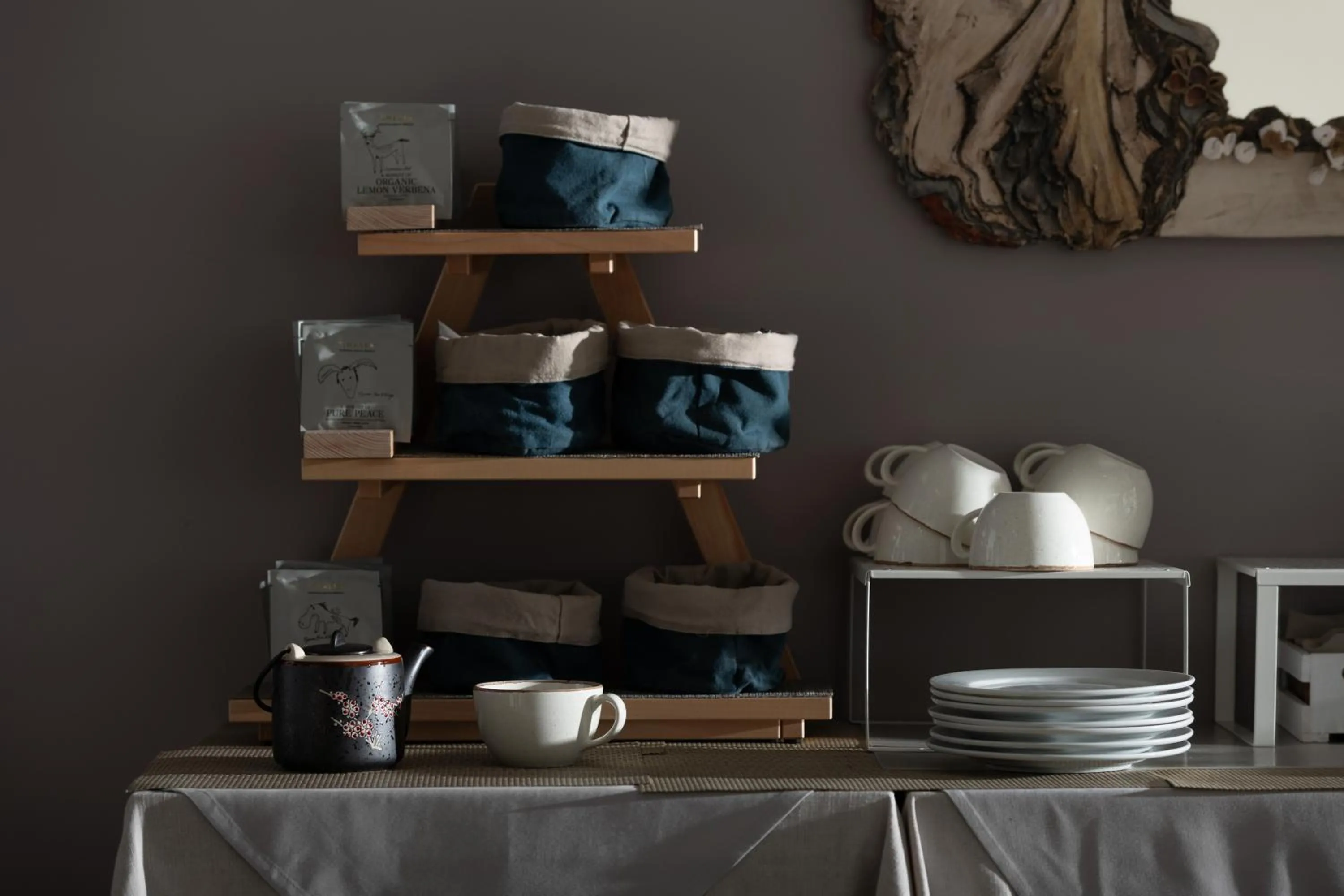 Restaurant/places to eat in Karavia Lux Inn