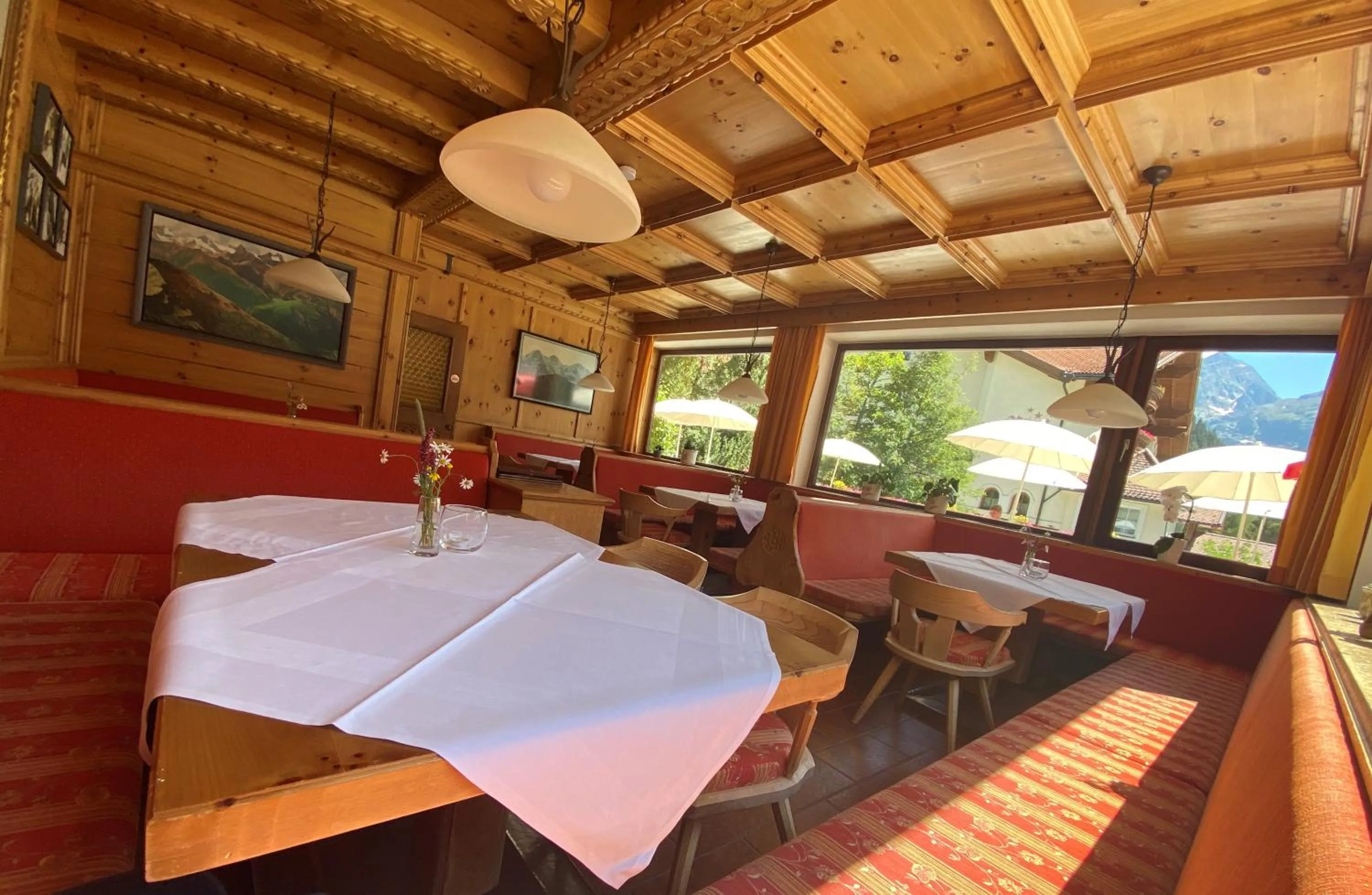 Restaurant/places to eat in Hotel Zirbenhof