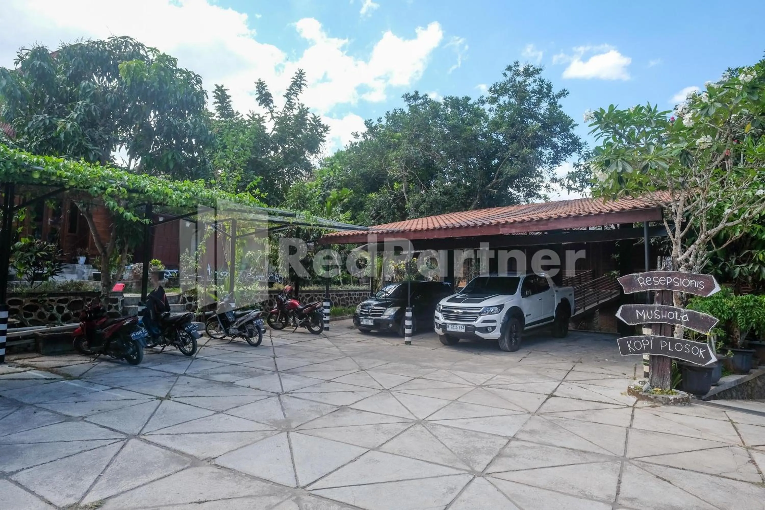 Parking in Kebon Krapyak Cottage Syariah Mitra RedDoorz near Stadion Maguwoharjo