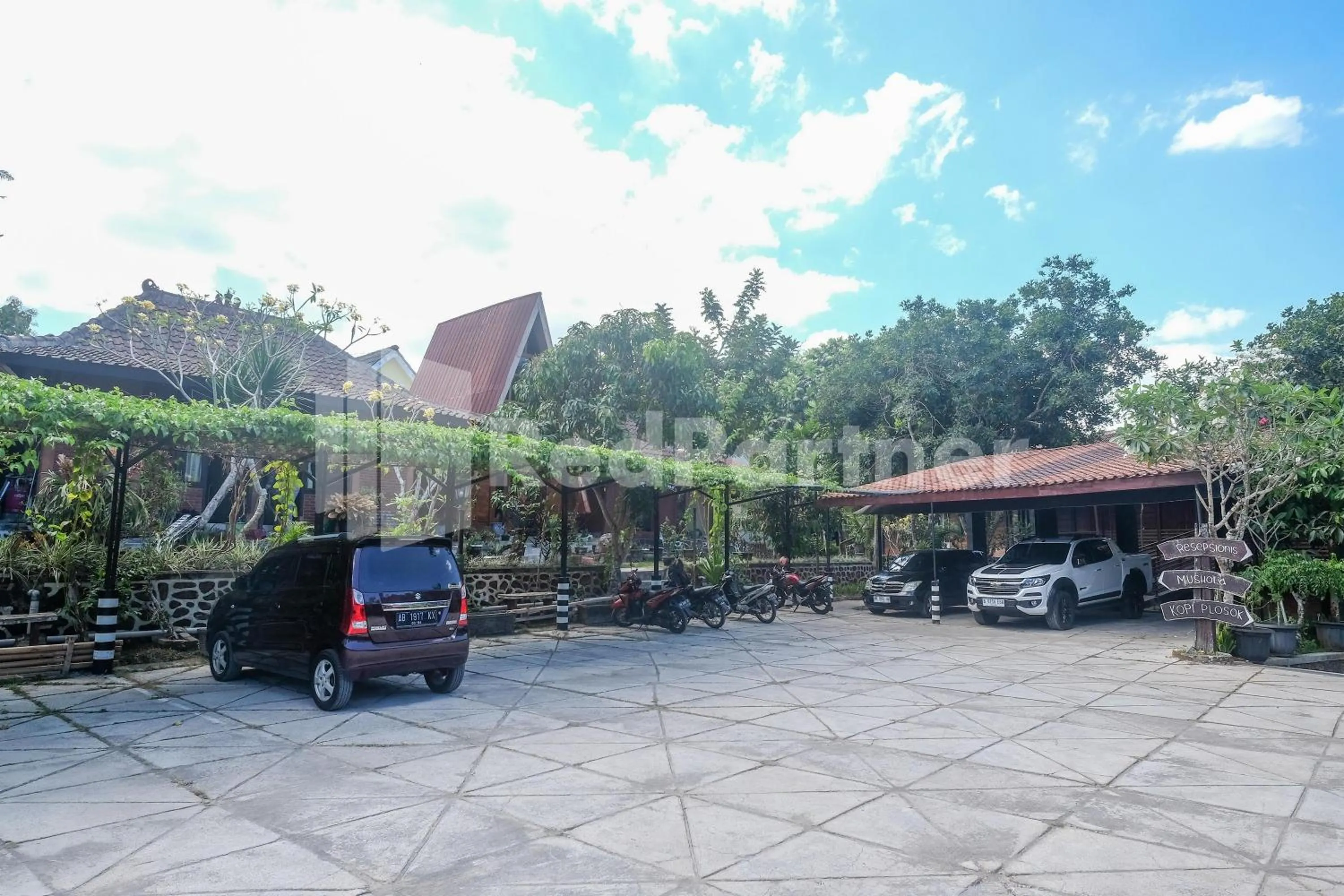 Parking in Kebon Krapyak Cottage Syariah Mitra RedDoorz near Stadion Maguwoharjo