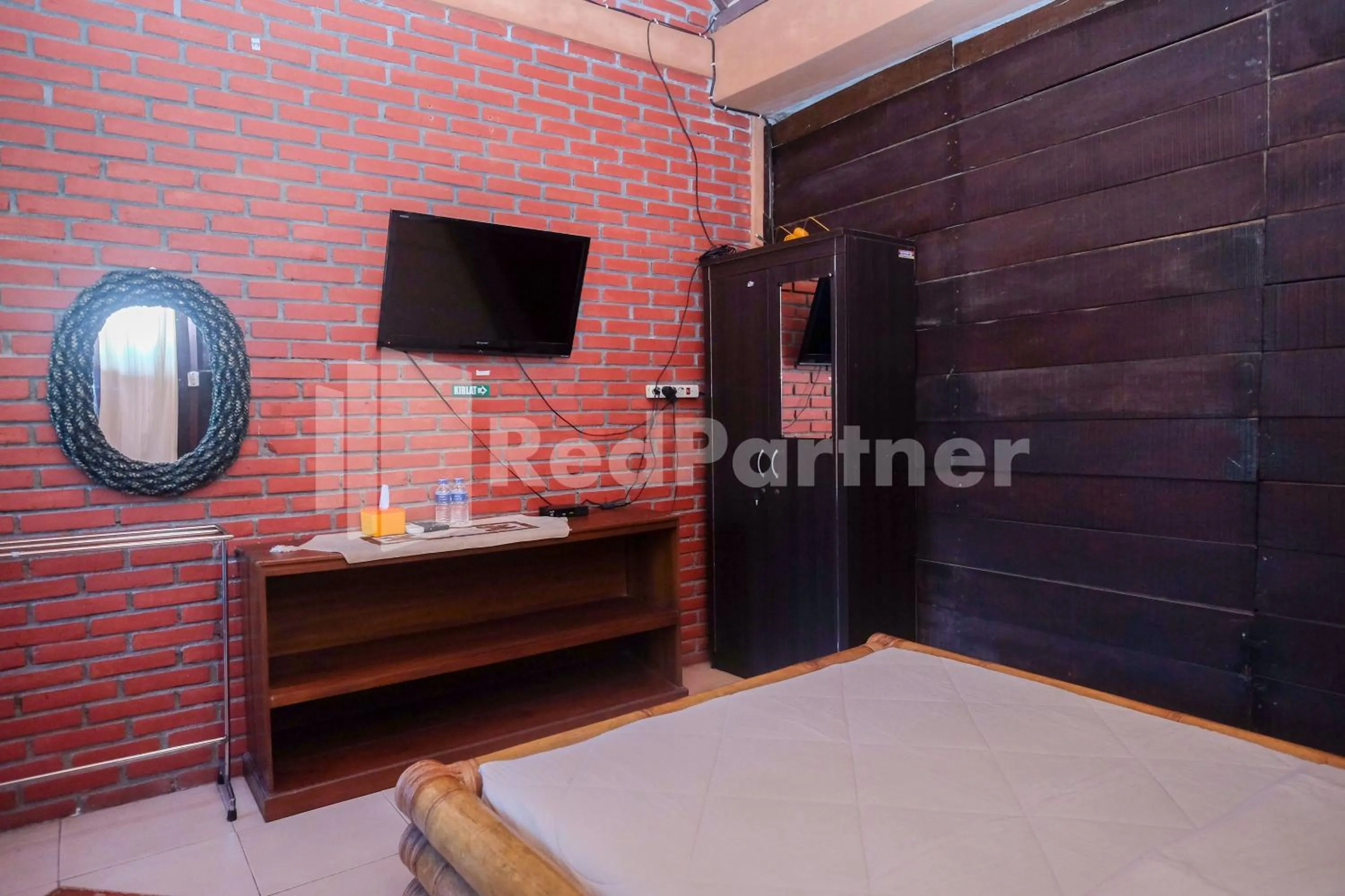 TV and multimedia, Bed in Kebon Krapyak Cottage Syariah Mitra RedDoorz near Stadion Maguwoharjo