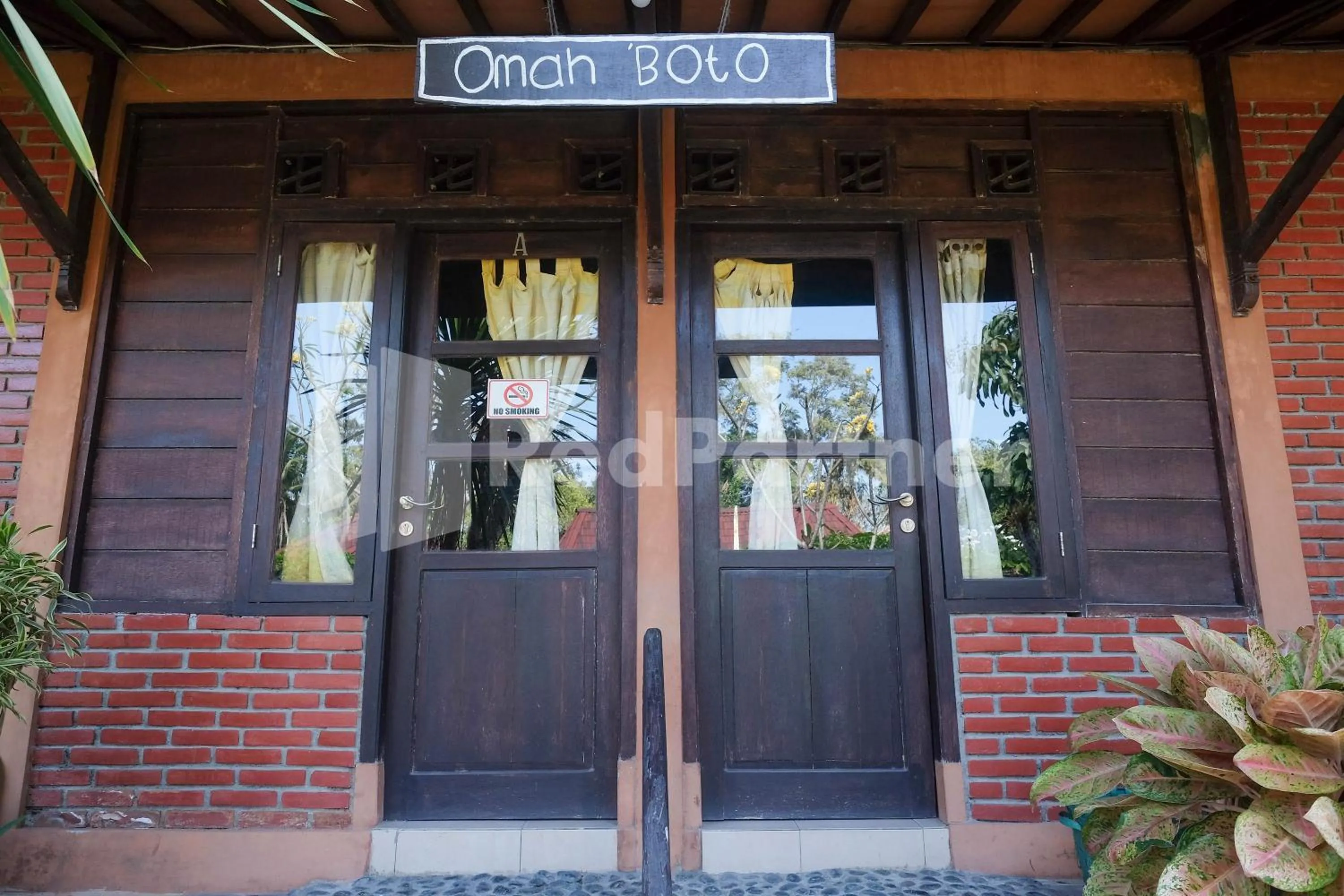 Facade/entrance in Kebon Krapyak Cottage Syariah Mitra RedDoorz near Stadion Maguwoharjo