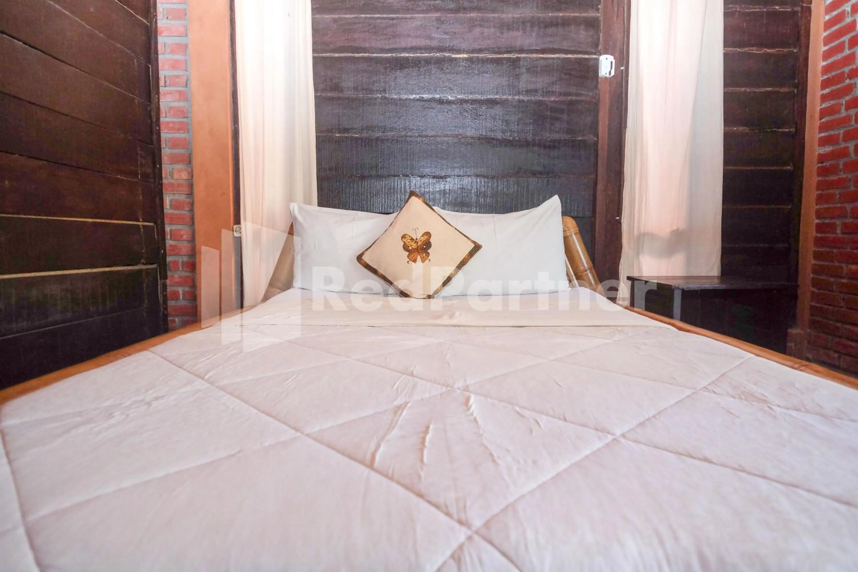 Bed in Kebon Krapyak Cottage Syariah Mitra RedDoorz near Stadion Maguwoharjo