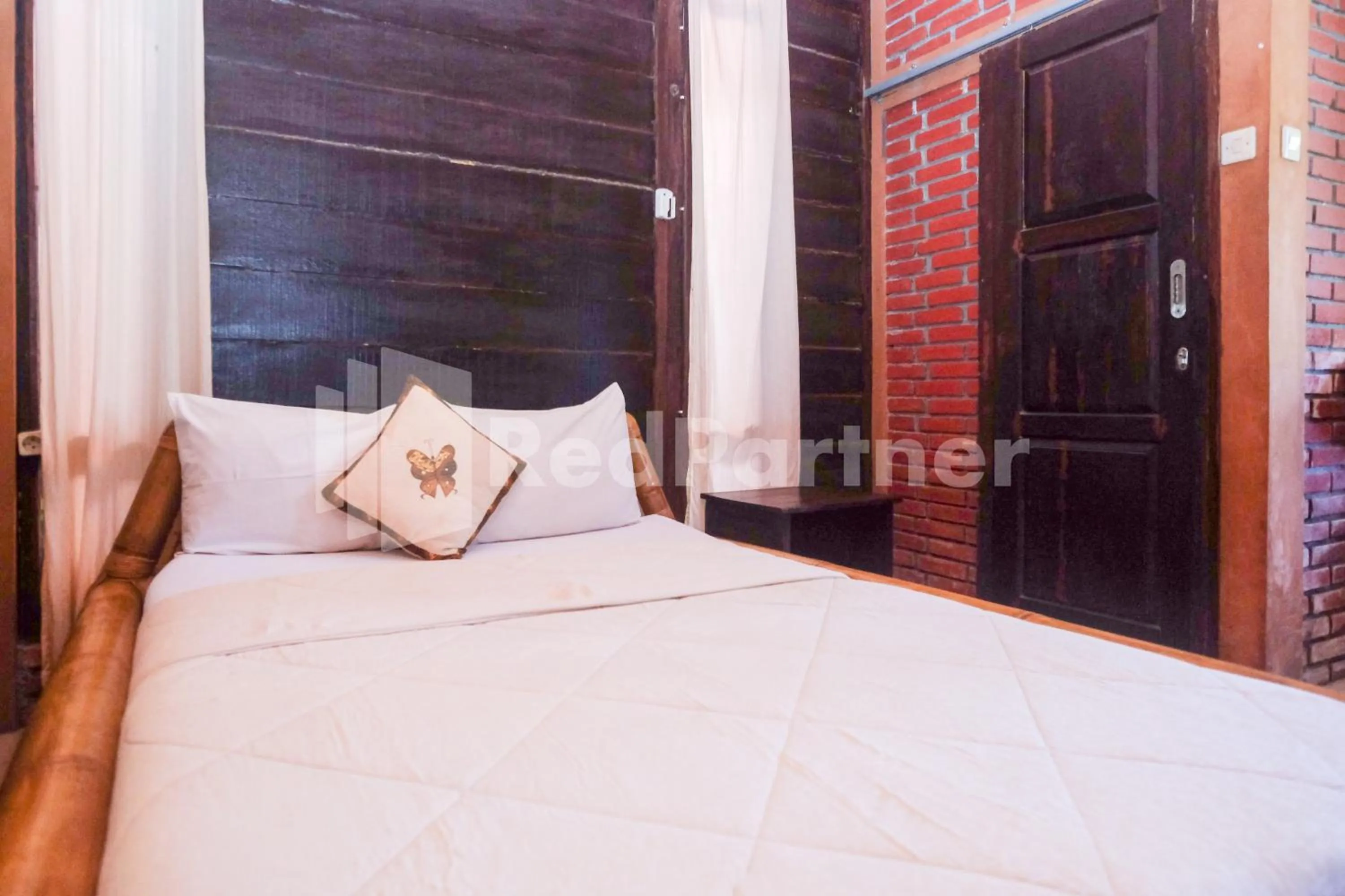 Bed in Kebon Krapyak Cottage Syariah Mitra RedDoorz near Stadion Maguwoharjo